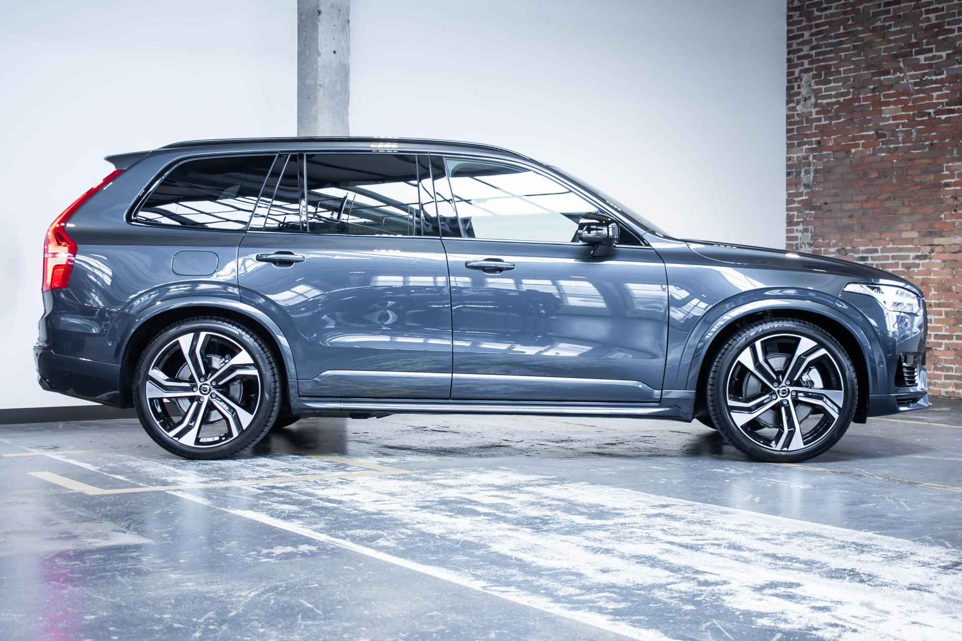 Volvo XC90 T8 Recharge AWD Ultimate Dark | Nieuwe Auto | Direct leverbaar | Luchtvering | Harman Kardon premium audio | 22'' Lichtmetalen velgen | Getint glas | Nappa lederen bekleding | Google infotainment - 5/41