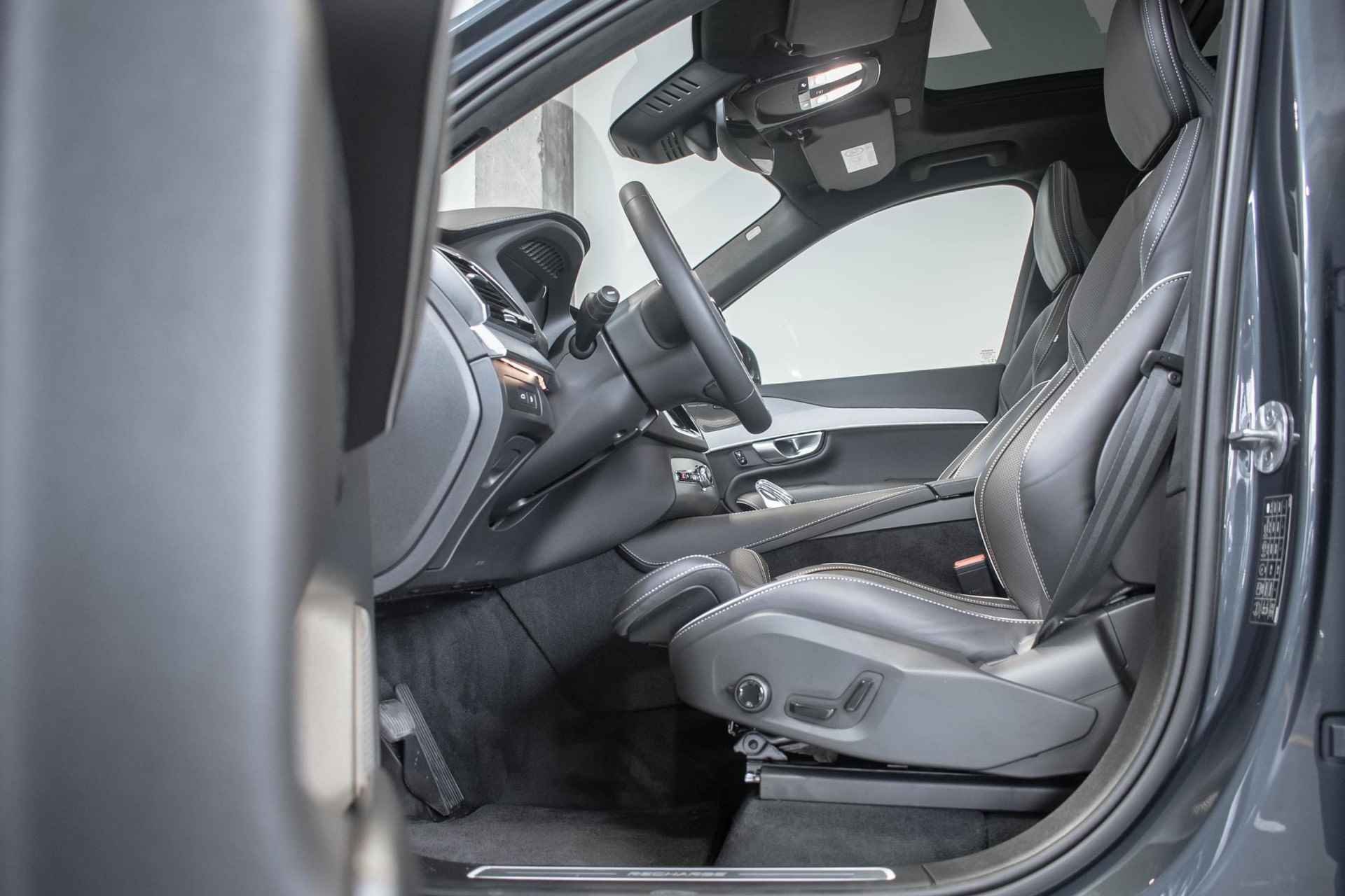 Volvo XC90 T8 Recharge AWD Ultimate Dark | Nieuwe Auto | Direct leverbaar | Luchtvering | Harman Kardon premium audio | 22'' Lichtmetalen velgen | Getint glas | Nappa lederen bekleding | Google infotainment - 15/41