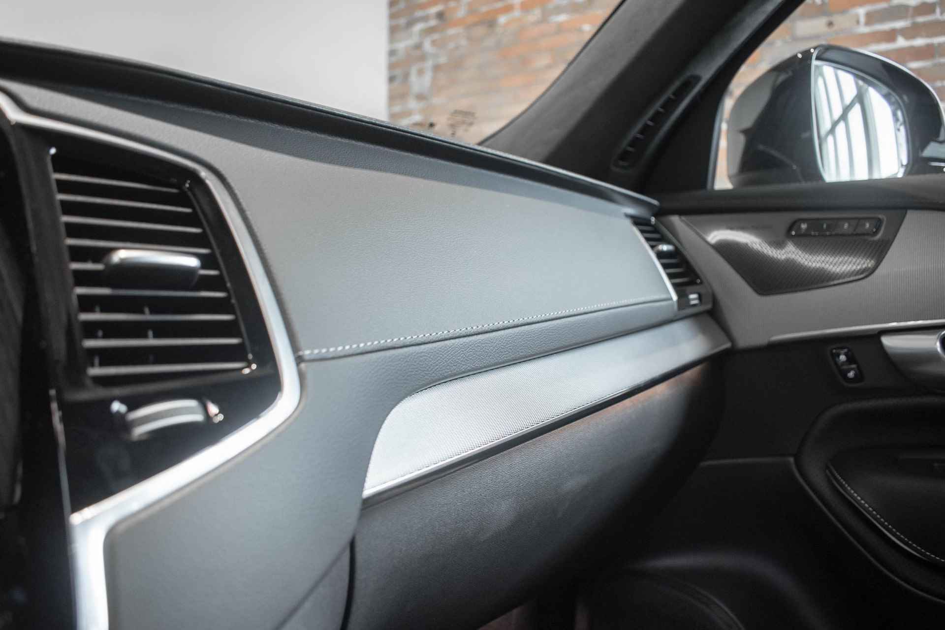 Volvo XC90 T8 Recharge AWD Ultimate Dark | Nieuwe Auto | Direct leverbaar | Luchtvering | Harman Kardon premium audio | 22'' Lichtmetalen velgen | Getint glas | Nappa lederen bekleding | Google infotainment - 26/41