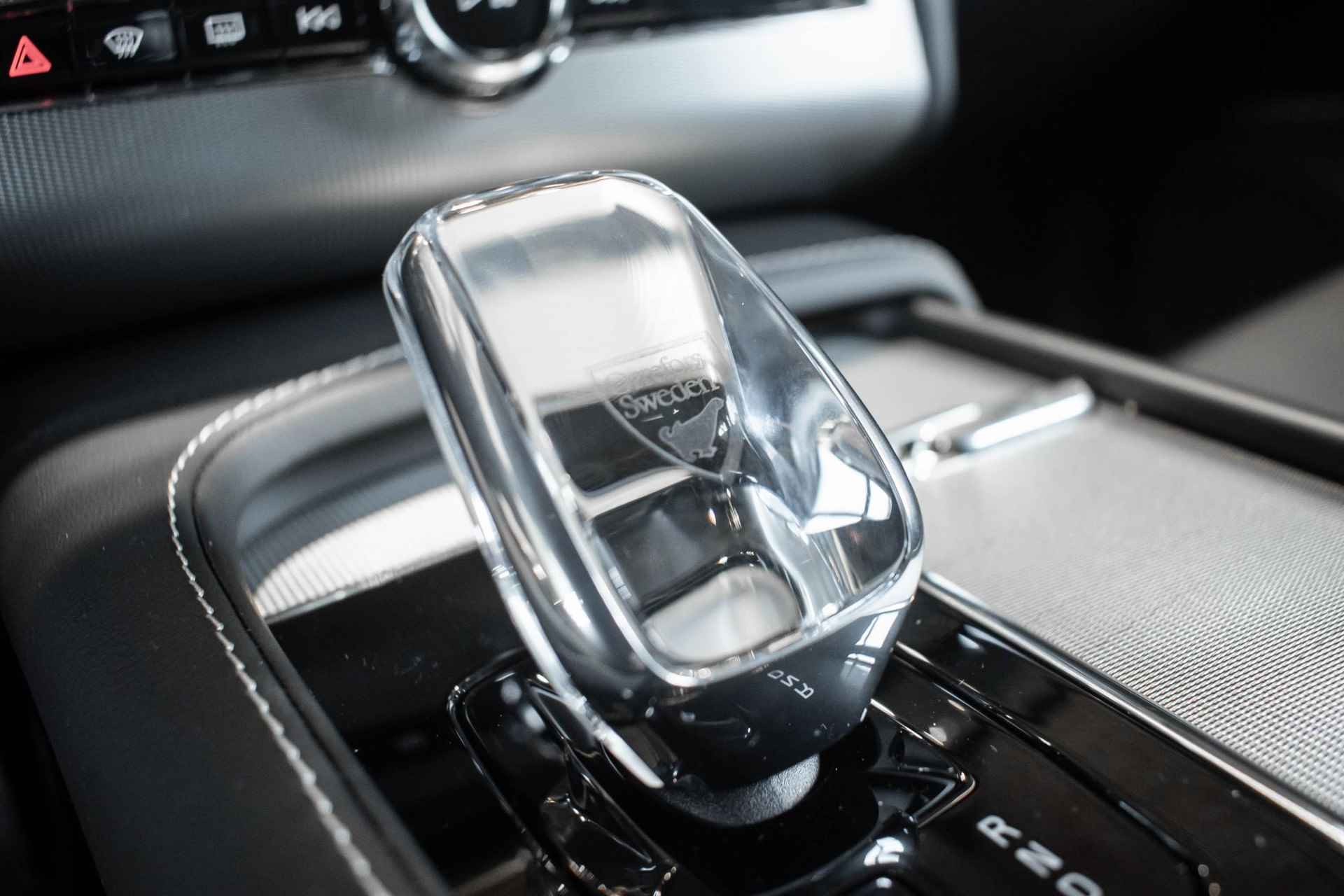 Volvo XC90 T8 Recharge AWD Ultimate Dark | Nieuwe Auto | Direct leverbaar | Luchtvering | Harman Kardon premium audio | 22'' Lichtmetalen velgen | Getint glas | Nappa lederen bekleding | Google infotainment - 28/41