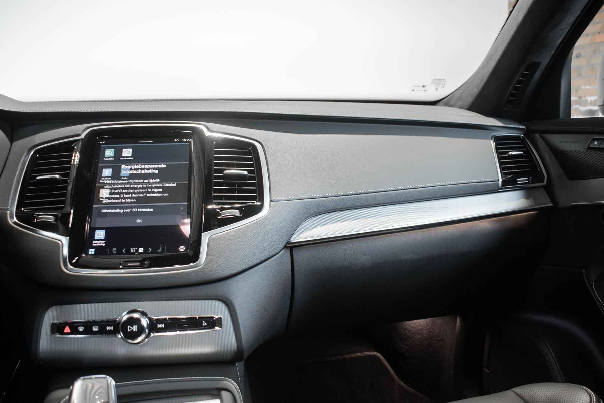 Volvo XC90 T8 Recharge AWD Ultimate Dark | Nieuwe Auto | Direct leverbaar | Luchtvering | Harman Kardon premium audio | 22'' Lichtmetalen velgen | Getint glas | Nappa lederen bekleding | Google infotainment - 29/41