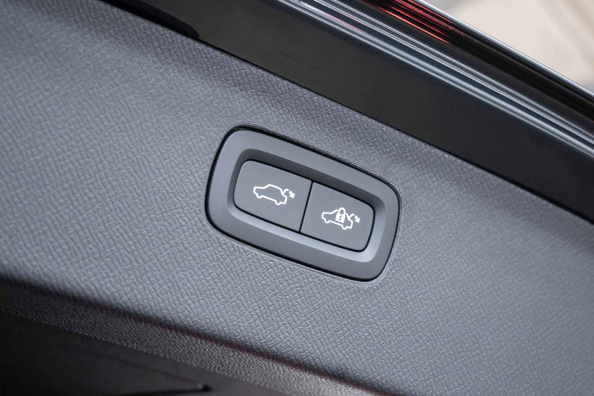 Volvo XC90 T8 Recharge AWD Ultimate Dark | Nieuwe Auto | Direct leverbaar | Luchtvering | Harman Kardon premium audio | 22'' Lichtmetalen velgen | Getint glas | Nappa lederen bekleding | Google infotainment - 35/41
