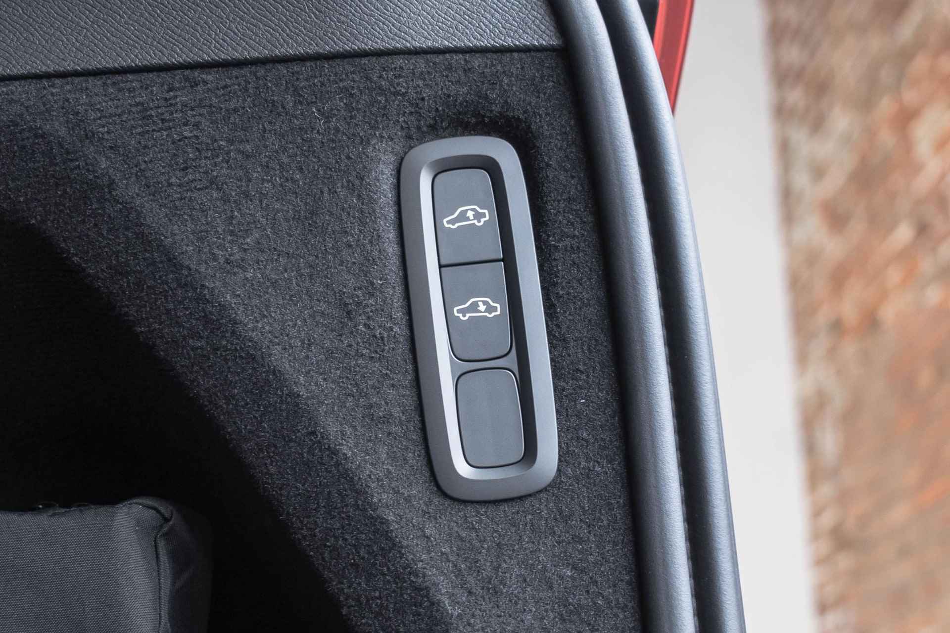 Volvo XC90 T8 Recharge AWD Ultimate Dark | Nieuwe Auto | Direct leverbaar | Luchtvering | Harman Kardon premium audio | 22'' Lichtmetalen velgen | Getint glas | Nappa lederen bekleding | Google infotainment - 36/41