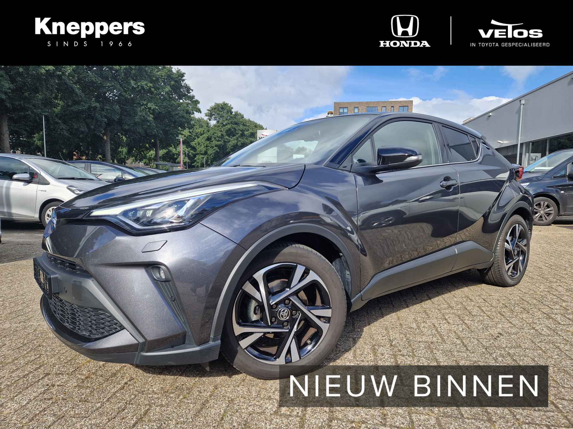 Toyota C-HR 1.8 Hybrid Bi-tone Dodehoek detectie, Parkeersensoren voor + achter, Apple/Android ,  All-in Rijklaarprijs - 1/28