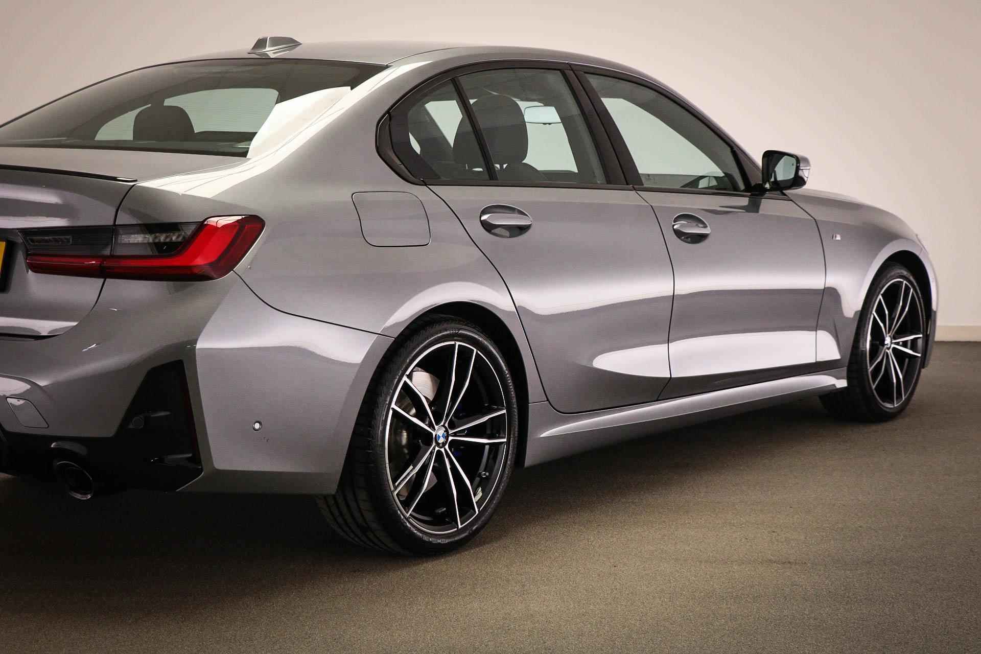 BMW 3-serie 320i | INNOVATION / M SPORT / M SPORT PRO / COMFORT / TREKHAAK- PACK | CARBON | HARMAN KARDON - 26/58