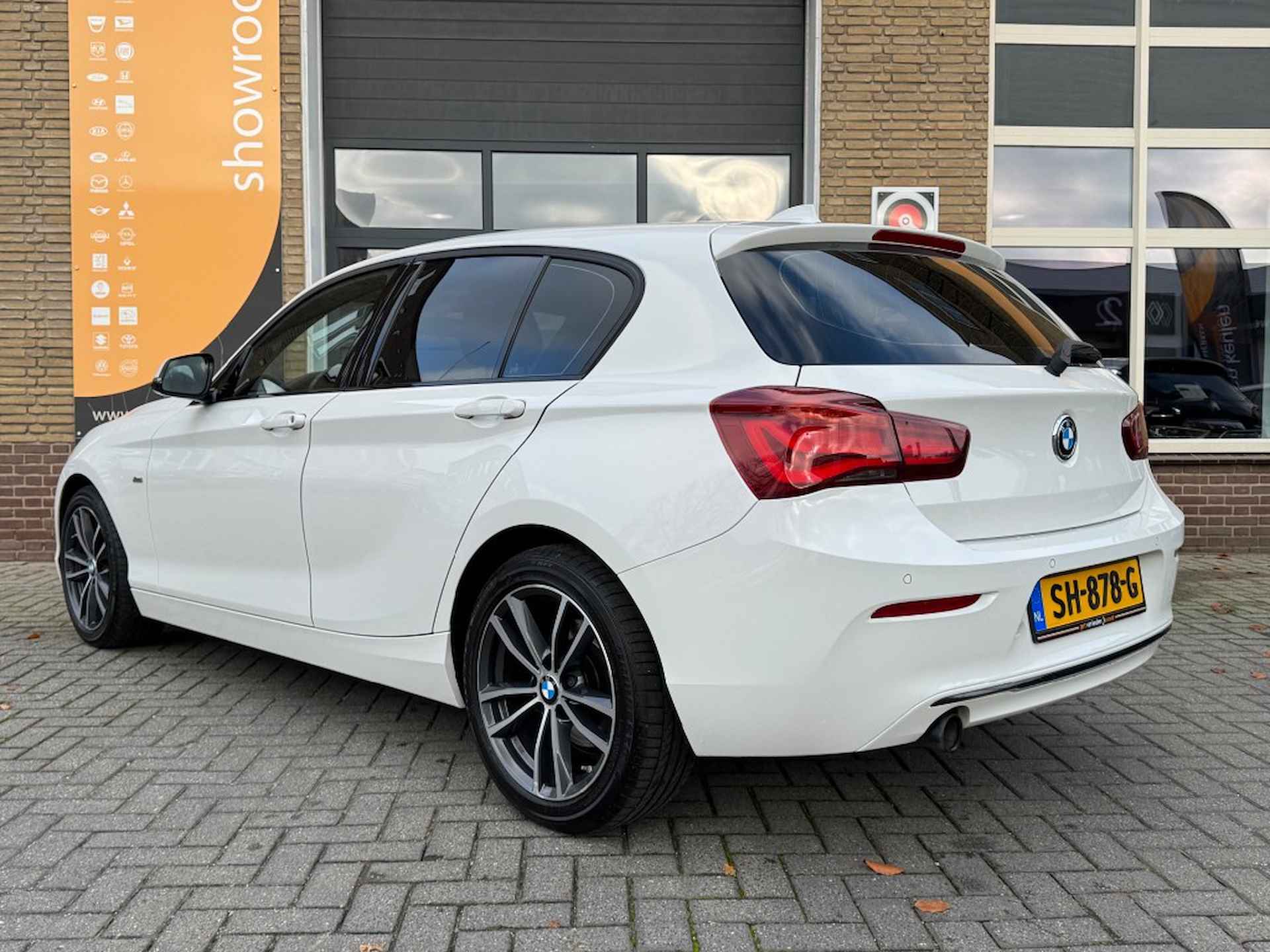 BMW 1-serie 116i SPORTLINE NAVI/SPORTSTOELEN/LED/LMV/PDC/NL-AUTO/56.000 KM! - 8/46