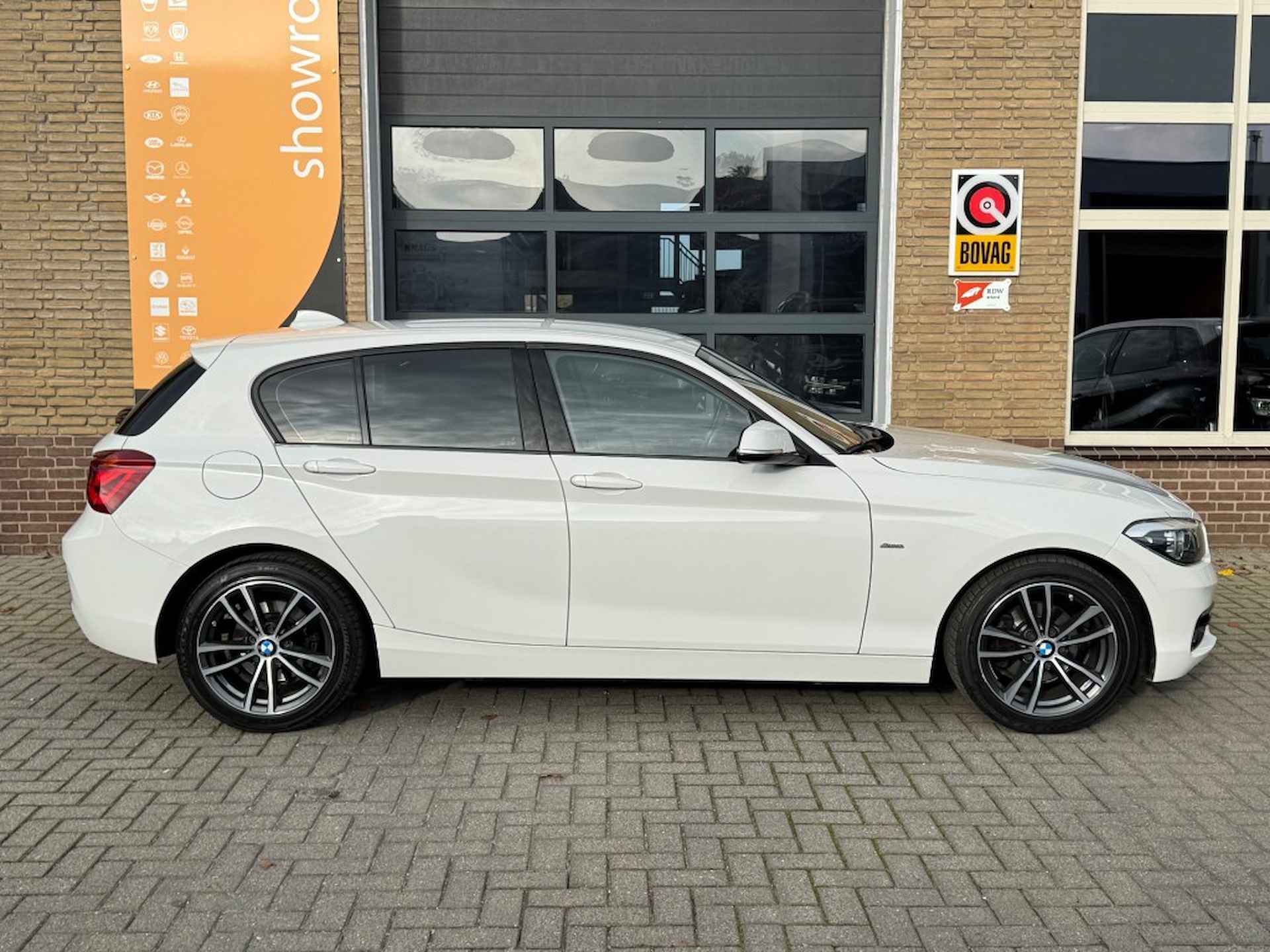 BMW 1-serie 116i SPORTLINE NAVI/SPORTSTOELEN/LED/LMV/PDC/NL-AUTO/56.000 KM! - 34/46