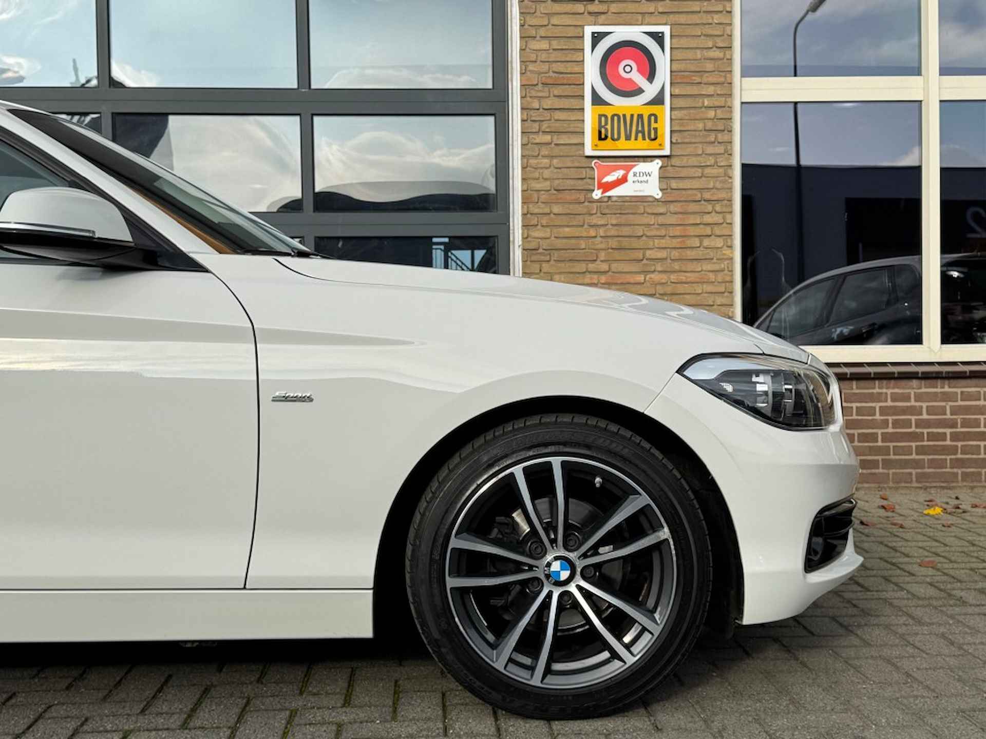 BMW 1-serie 116i SPORTLINE NAVI/SPORTSTOELEN/LED/LMV/PDC/NL-AUTO/56.000 KM! - 37/46