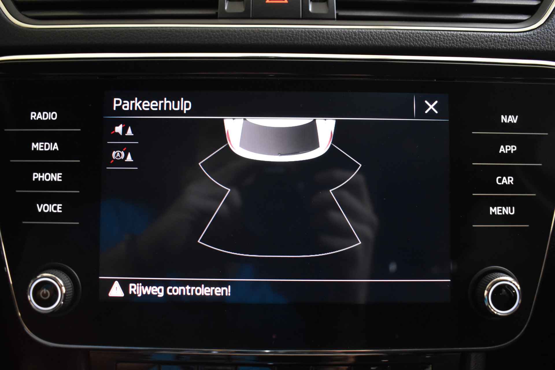 Škoda Superb Combi iV 218PK DSG HYBRID BUSINESS NAVI/PDC/CARPLAY - 33/38