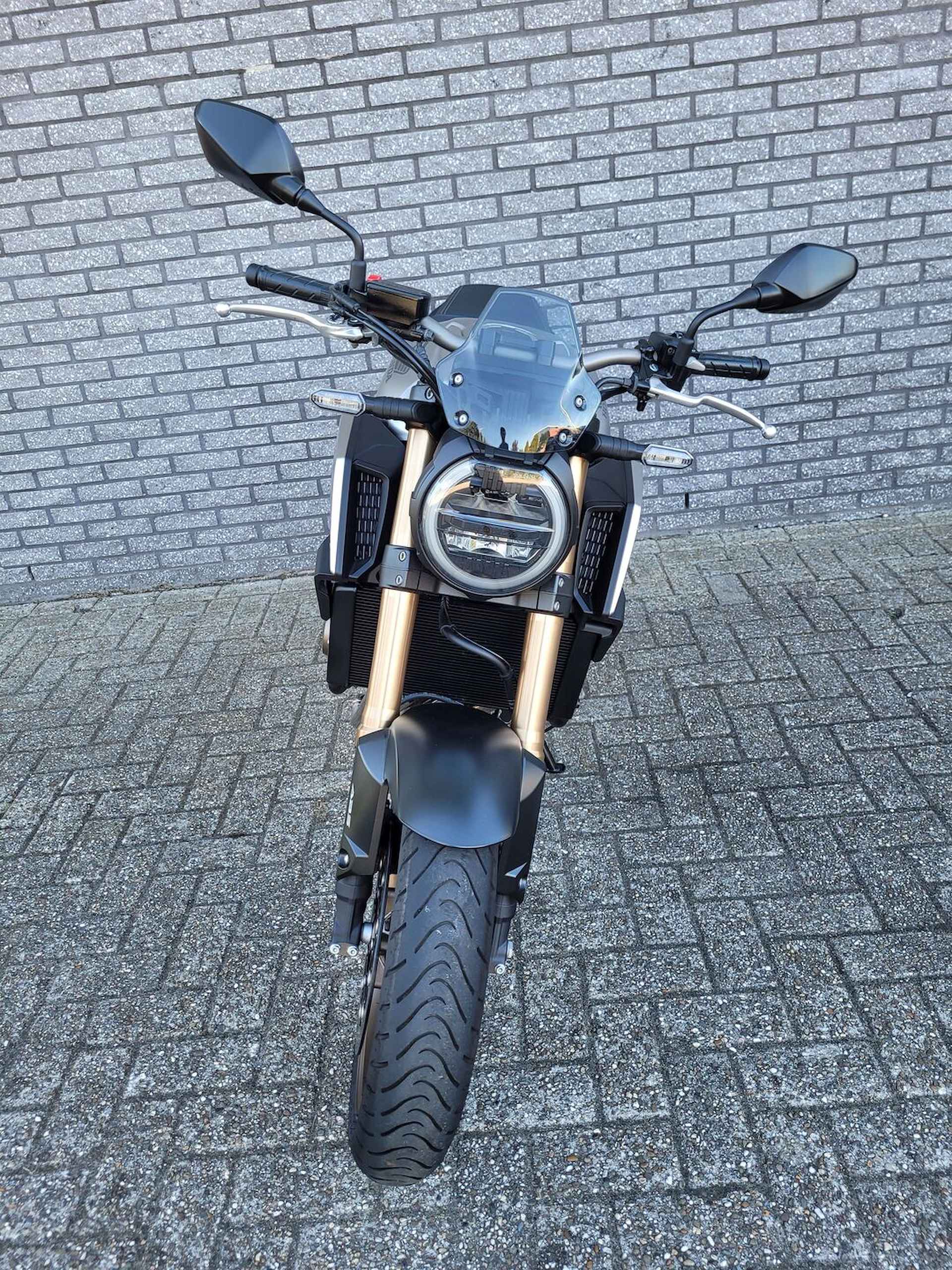 Honda CB650RA - 2/5