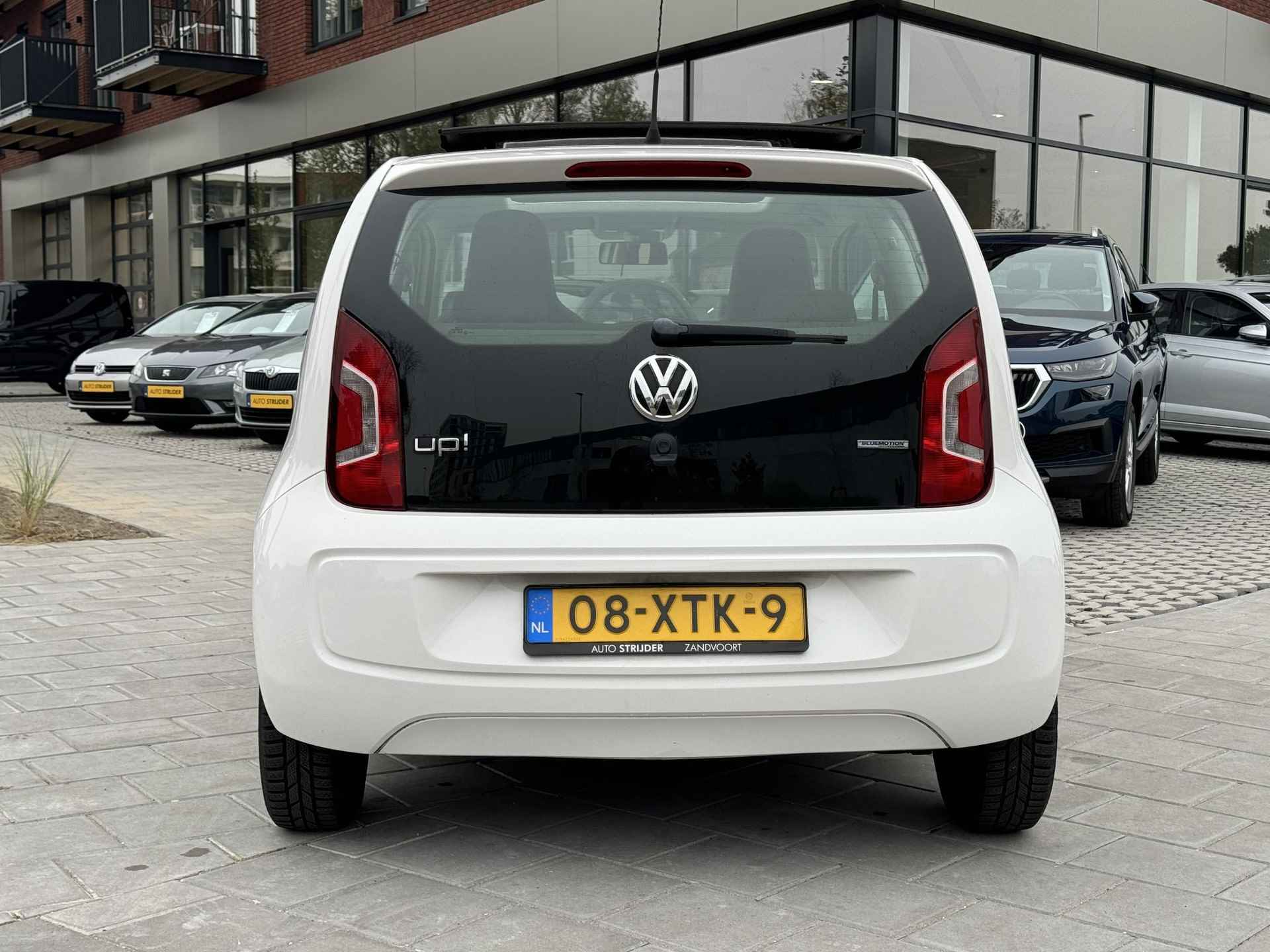 Volkswagen Up! 1.0 move up! BlueMotion | Panoramadak | 100% dealeronderhouden | 4-Seizoensbanden | 81.577km! - 18/23