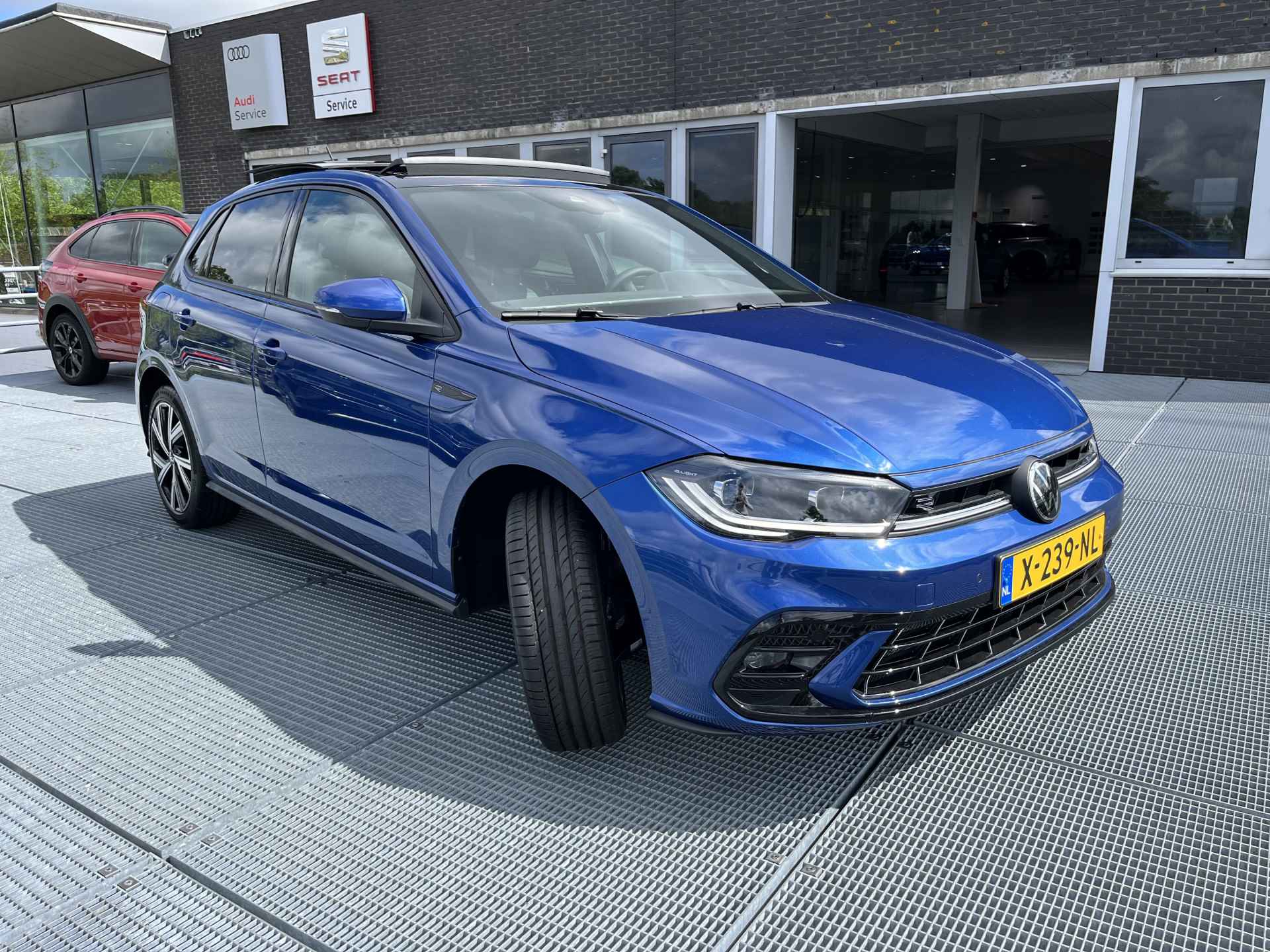 Volkswagen Polo 1.0 TSI R-Line Business Panoramadak / Camera / APP / Navigatie / Digitaal dashboard / Sportstoelen - 6/25