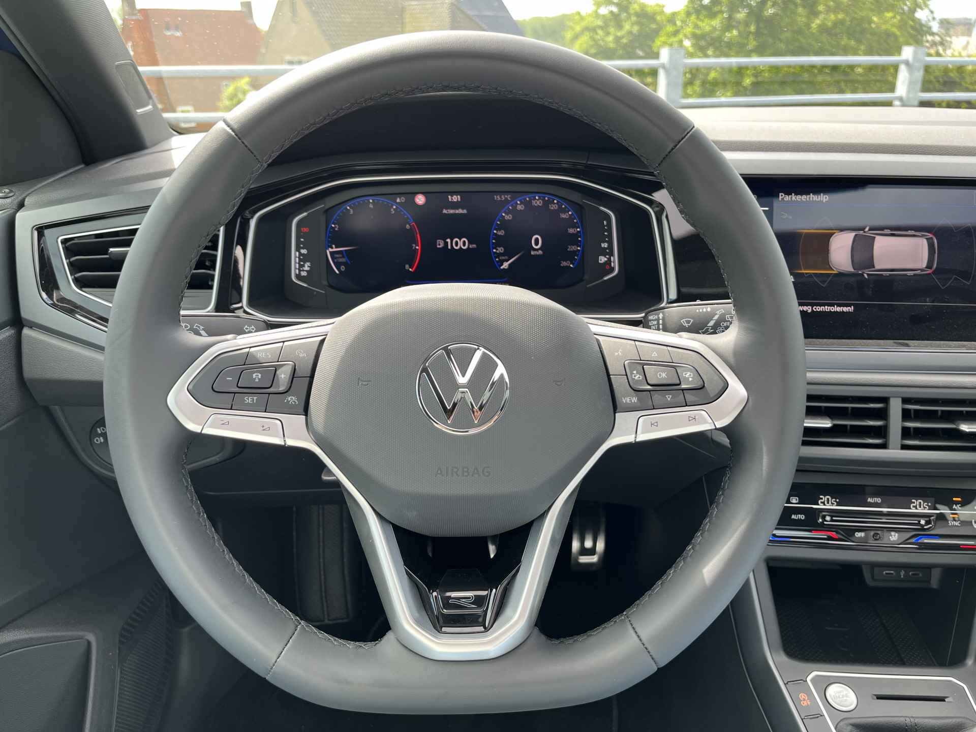 Volkswagen Polo 1.0 TSI R-Line Business Panoramadak / Camera / APP / Navigatie / Digitaal dashboard / Sportstoelen - 16/25