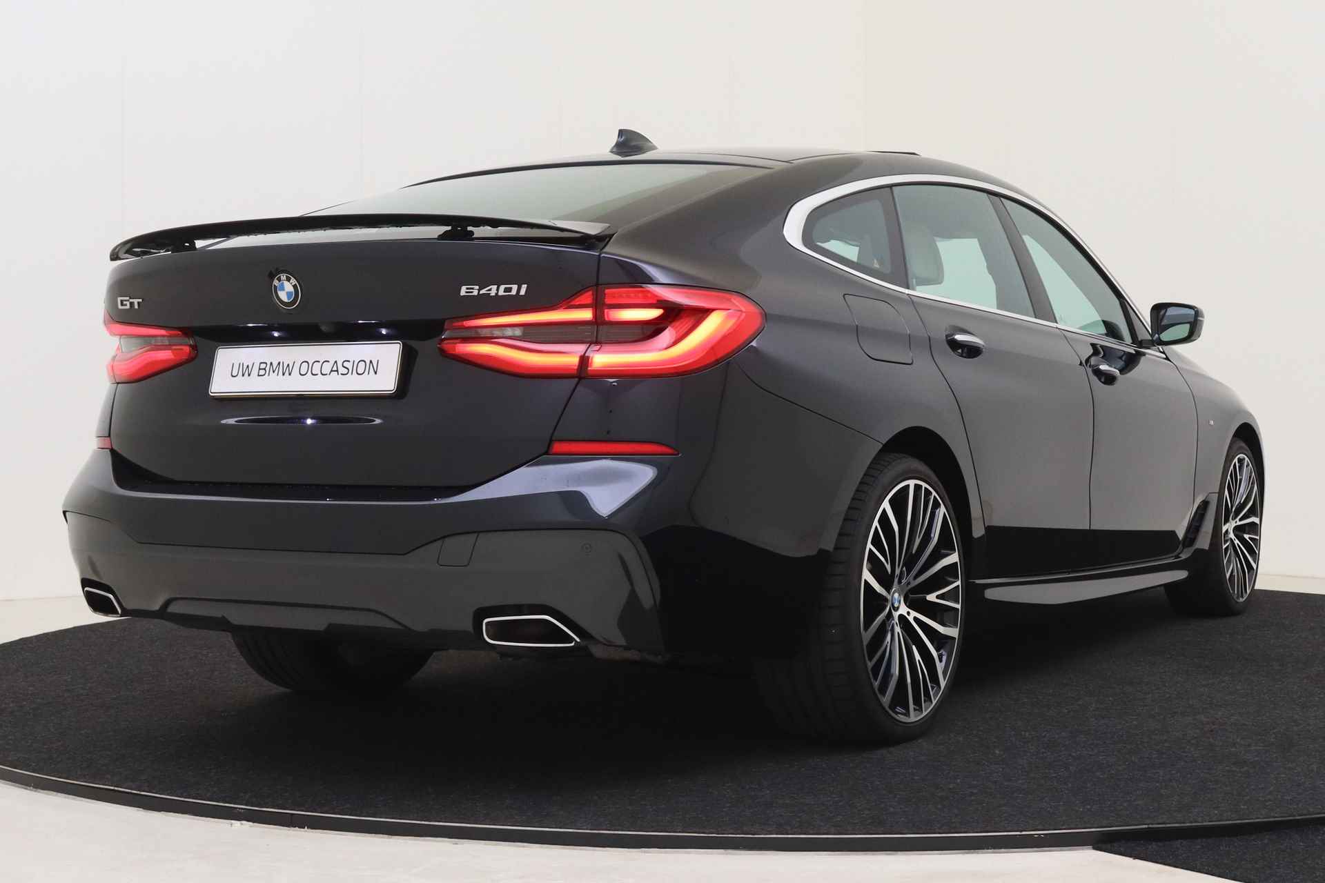 BMW 6 Serie Gran Turismo 640i High Executive M Sport Automaat / Panoramadak / Soft Close / Adaptieve LED / Parking Assistant Plus / Stoelventilatie / Active Steering / Head-Up / Comfort Access - 3/71