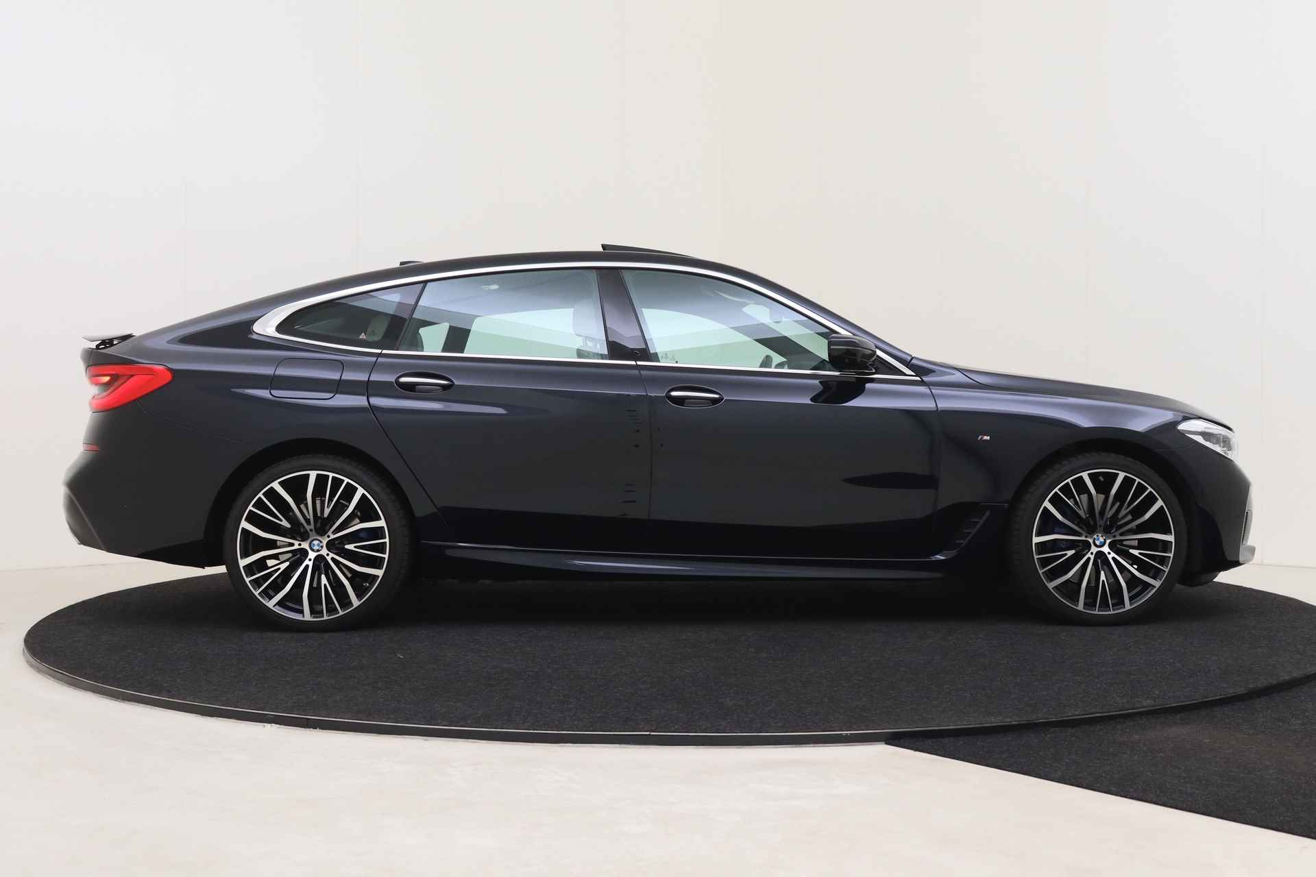 BMW 6 Serie Gran Turismo 640i High Executive M Sport Automaat / Panoramadak / Soft Close / Adaptieve LED / Parking Assistant Plus / Stoelventilatie / Active Steering / Head-Up / Comfort Access - 7/71