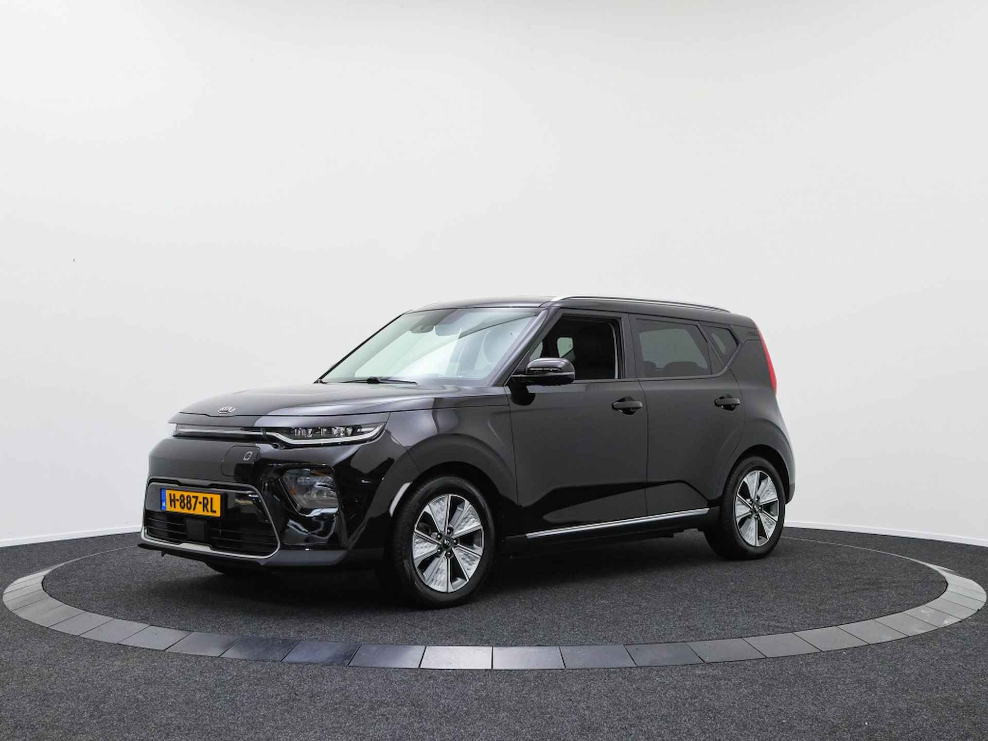 Kia e-Soul ExecutiveLine 64 kWh | EUR 2.000,- SUBSIDIE SEPP - 12/48