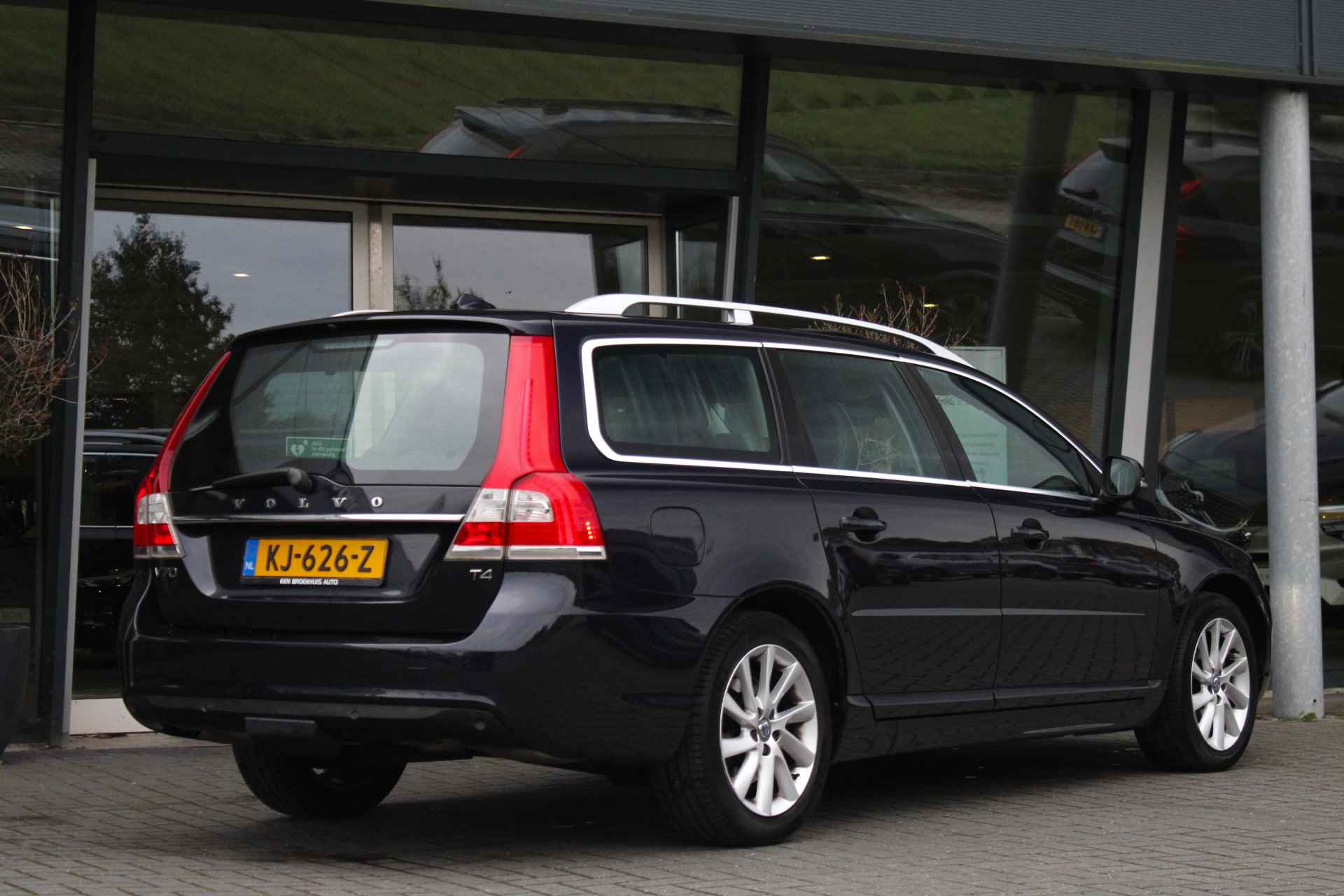 Volvo V70 T4 Polar+ | Luxury Line | Inscription Line | Schuifdak | Softleder | Nivomat | Bi-Xenon | Standkachel | Afn. Trekhaak - 3/22