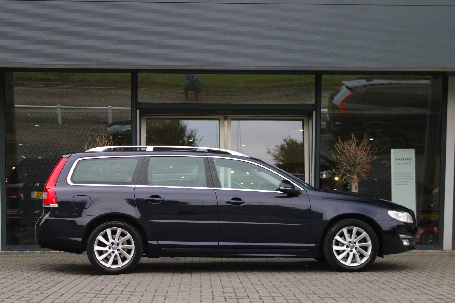 Volvo V70 T4 Polar+ | Luxury Line | Inscription Line | Schuifdak | Softleder | Nivomat | Bi-Xenon | Standkachel | Afn. Trekhaak - 5/22