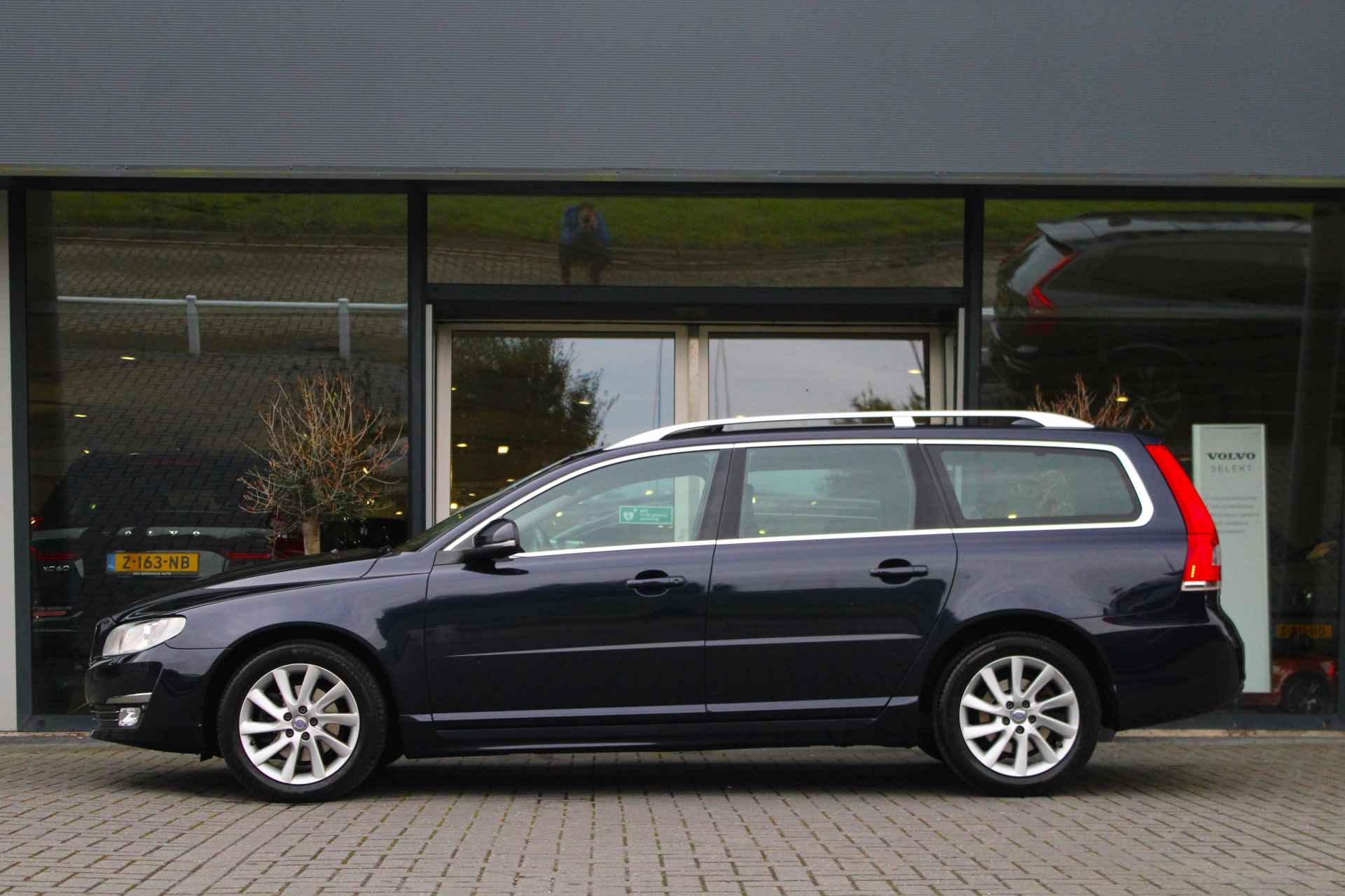 Volvo V70 T4 Polar+ | Luxury Line | Inscription Line | Schuifdak | Softleder | Nivomat | Bi-Xenon | Standkachel | Afn. Trekhaak - 6/22