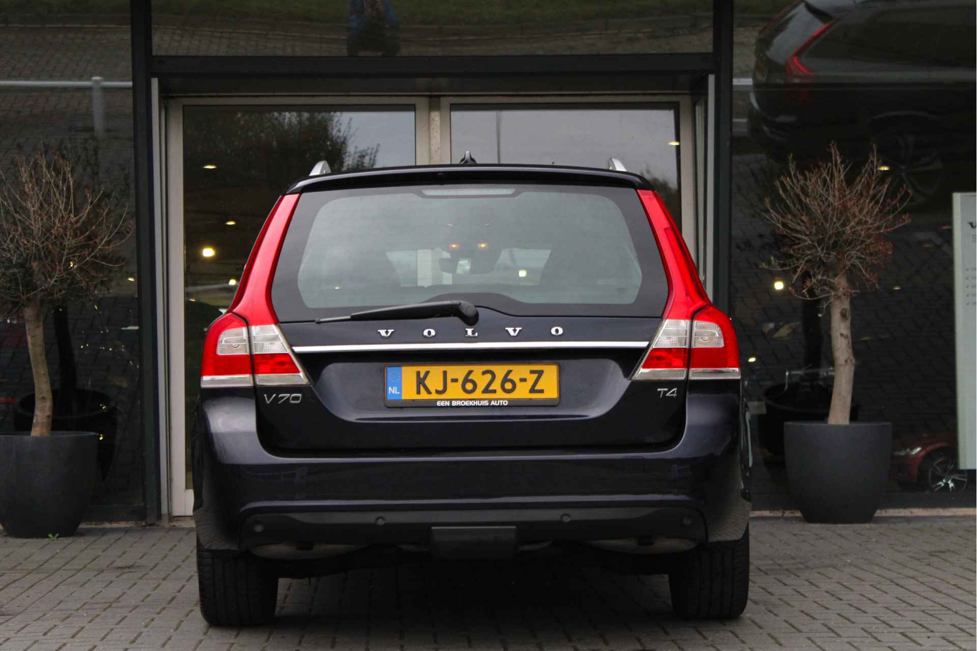 Volvo V70 T4 Polar+ | Luxury Line | Inscription Line | Schuifdak | Softleder | Nivomat | Bi-Xenon | Standkachel | Afn. Trekhaak - 19/22