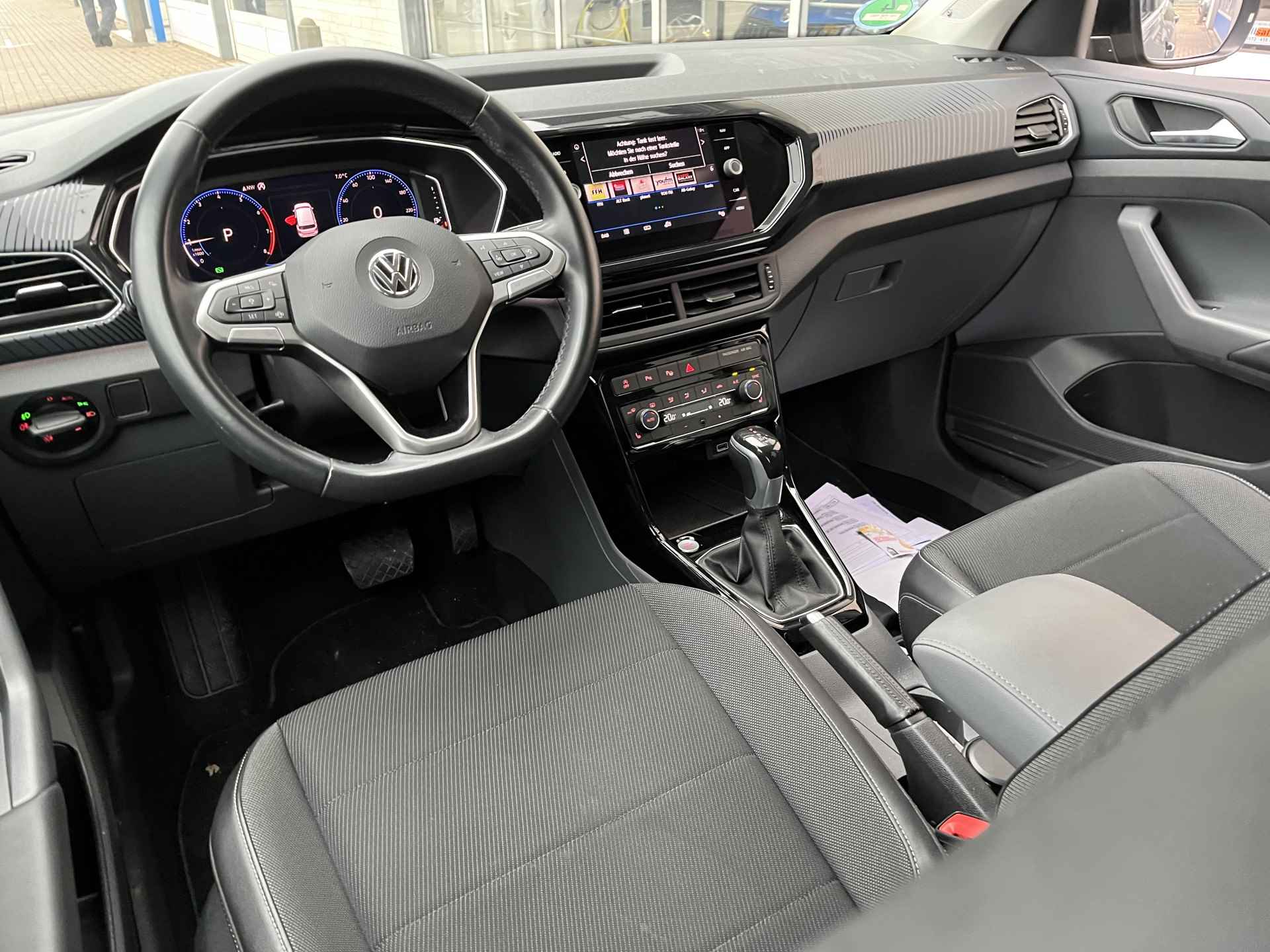 Volkswagen T-Cross 1.0 TSI Style / AUTOMAAT/ PARK. SENSOREN/ DODE HOEK/ LED/ STOEL VERWARM./ KEYLESS/ DIGITAL DASHBOARD/ ADAPT. CRUISE/ APP CONNECT/ NAVI/ CLIMA/ DAB/ 18" LMV/ - 7/30