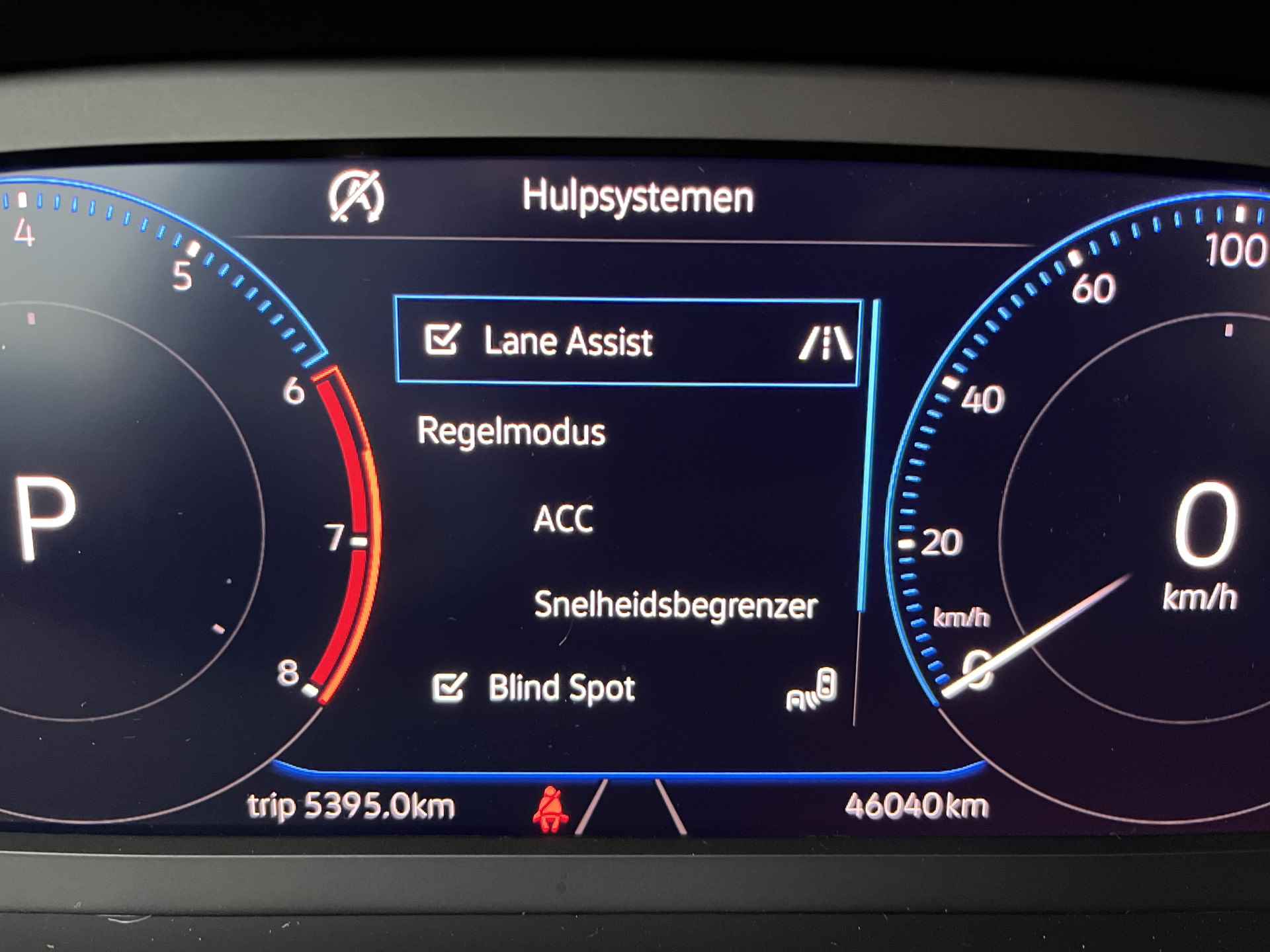 Volkswagen T-Cross 1.0 TSI Style / AUTOMAAT/ PARK. SENSOREN/ DODE HOEK/ LED/ STOEL VERWARM./ KEYLESS/ DIGITAL DASHBOARD/ ADAPT. CRUISE/ APP CONNECT/ NAVI/ CLIMA/ DAB/ 18" LMV/ - 14/30