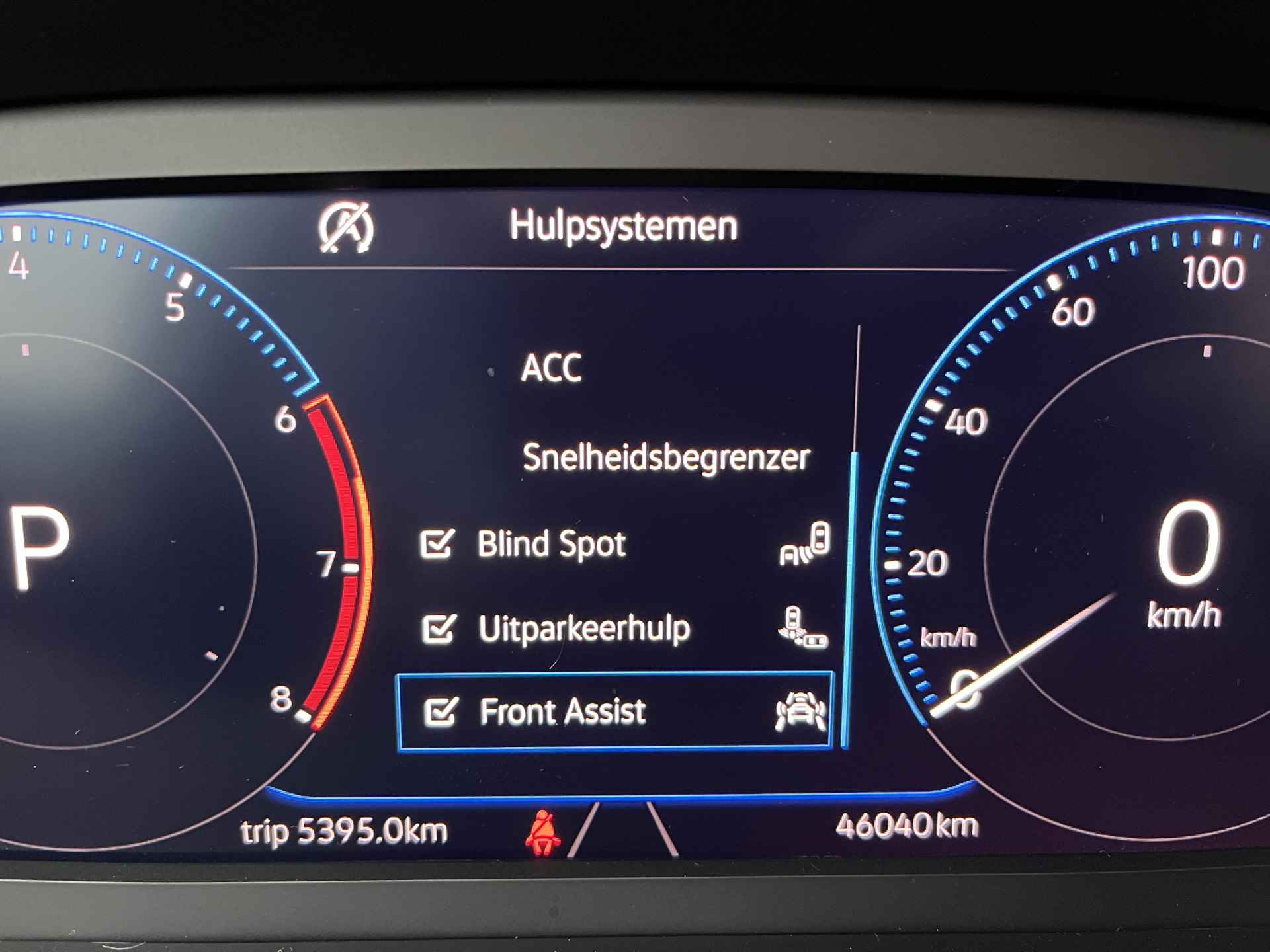 Volkswagen T-Cross 1.0 TSI Style / AUTOMAAT/ PARK. SENSOREN/ DODE HOEK/ LED/ STOEL VERWARM./ KEYLESS/ DIGITAL DASHBOARD/ ADAPT. CRUISE/ APP CONNECT/ NAVI/ CLIMA/ DAB/ 18" LMV/ - 15/30