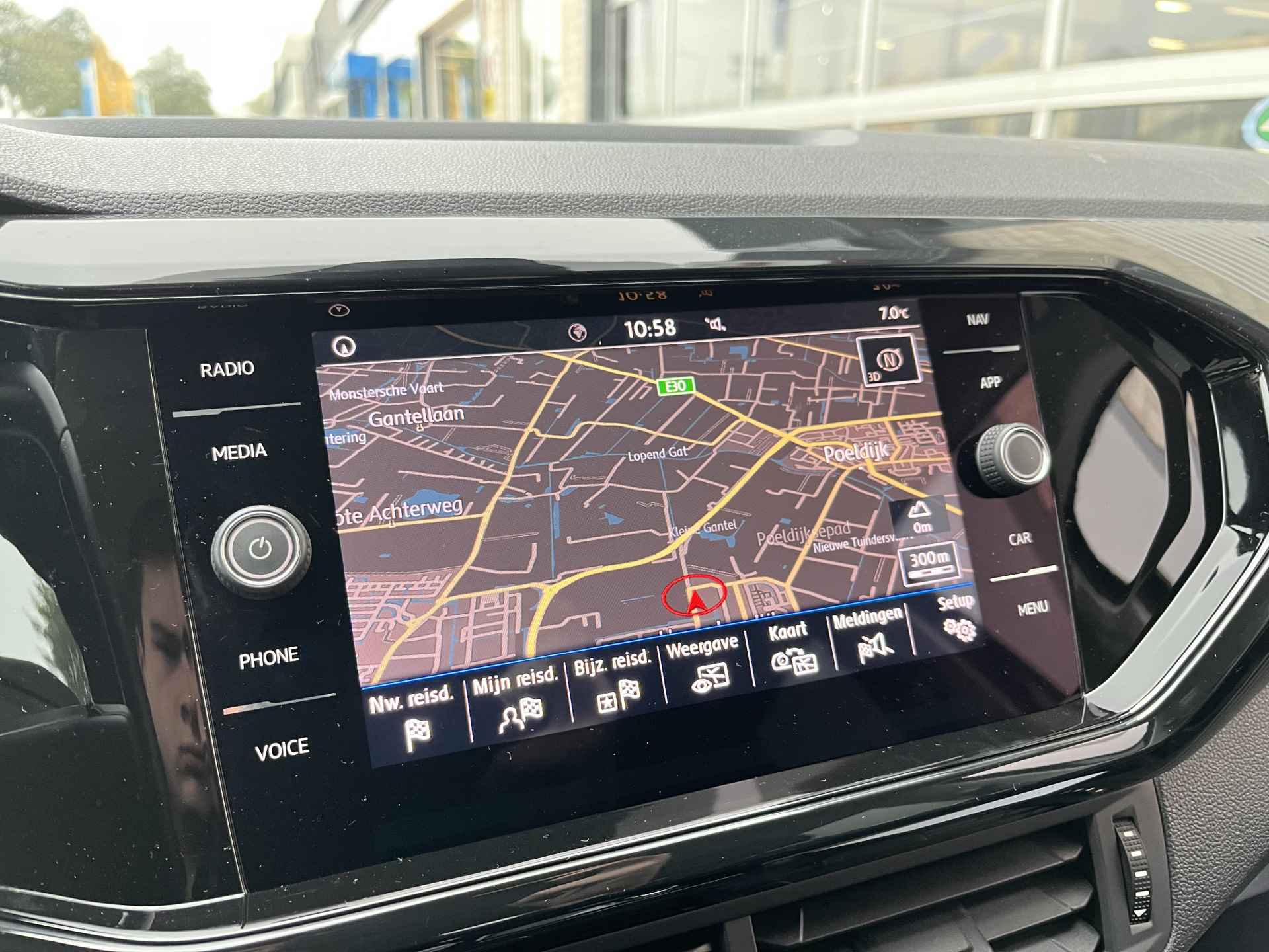 Volkswagen T-Cross 1.0 TSI Style / AUTOMAAT/ PARK. SENSOREN/ DODE HOEK/ LED/ STOEL VERWARM./ KEYLESS/ DIGITAL DASHBOARD/ ADAPT. CRUISE/ APP CONNECT/ NAVI/ CLIMA/ DAB/ 18" LMV/ - 20/30