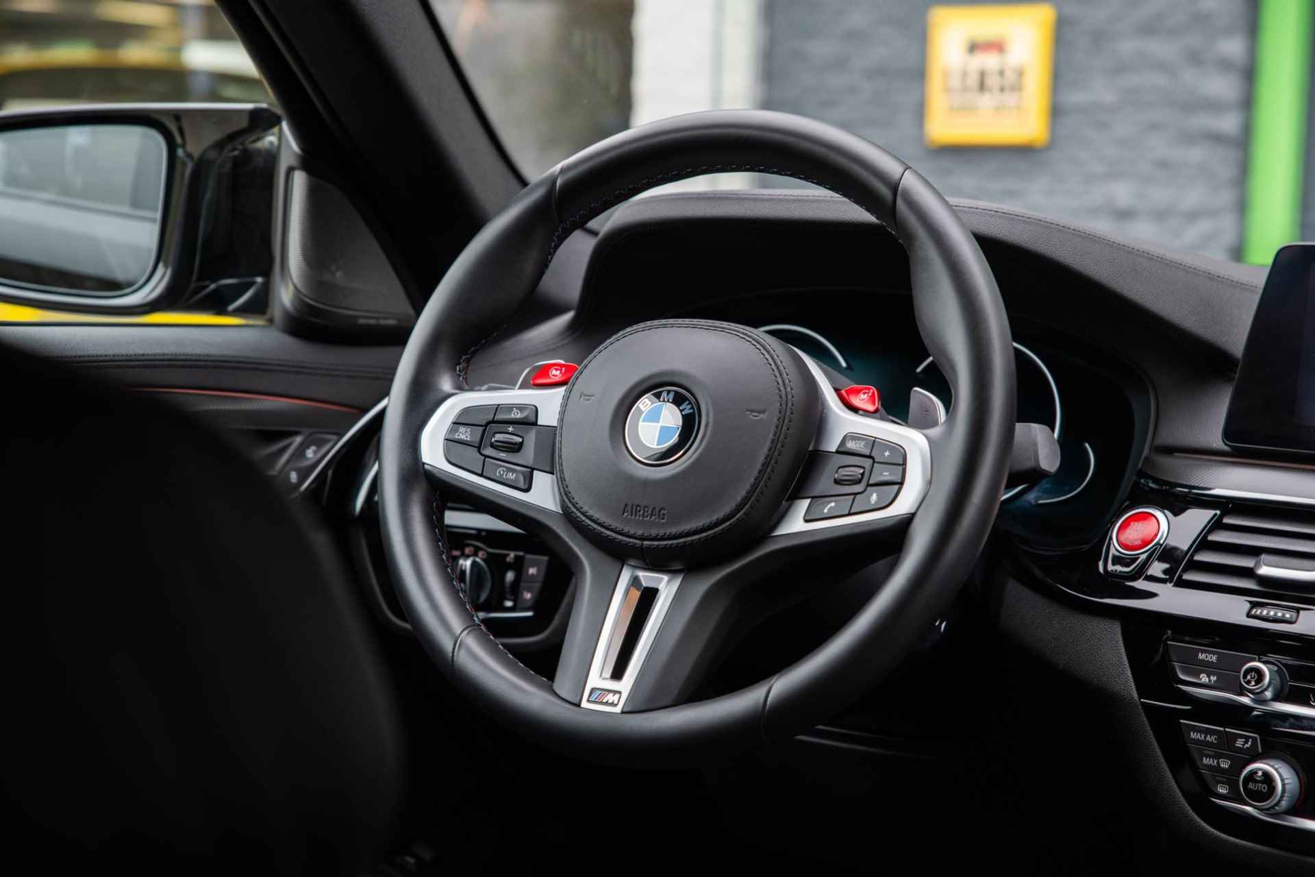 BMW 5-serie M5 / HARMAN KARDON / HEAD-UP / 20 INCH - 19/70