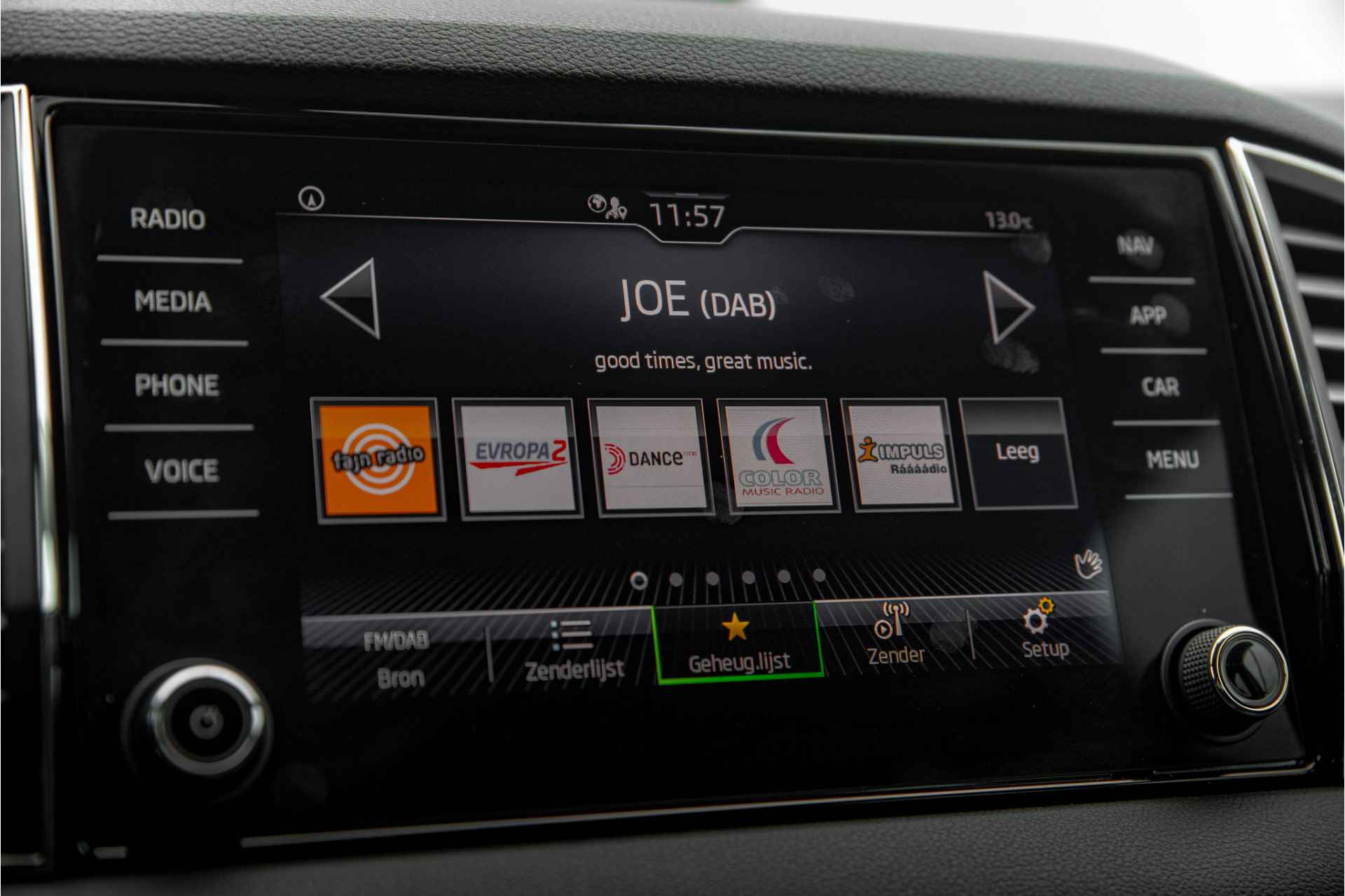 Škoda Karoq 1.5 TSI ACT Business Edition Automaat | Stoelverwarming | Carplay | Cruise control - 26/28