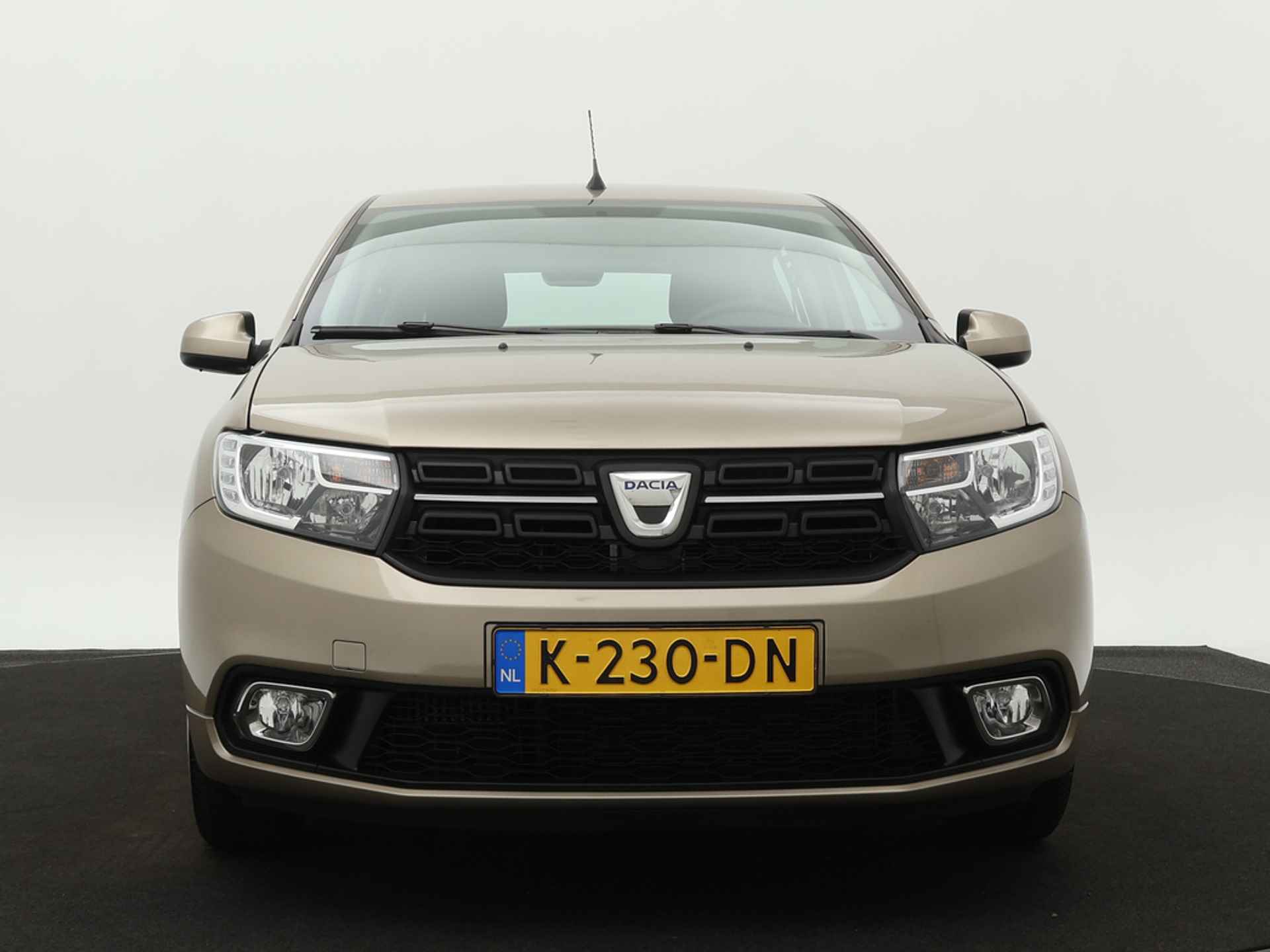 Dacia Sandero 0.9 TCe Laureate - Navigatie - DAB radio - Airconditioning - Parkeersensoren - 12 maanden BOVAG Garantie - 12/36