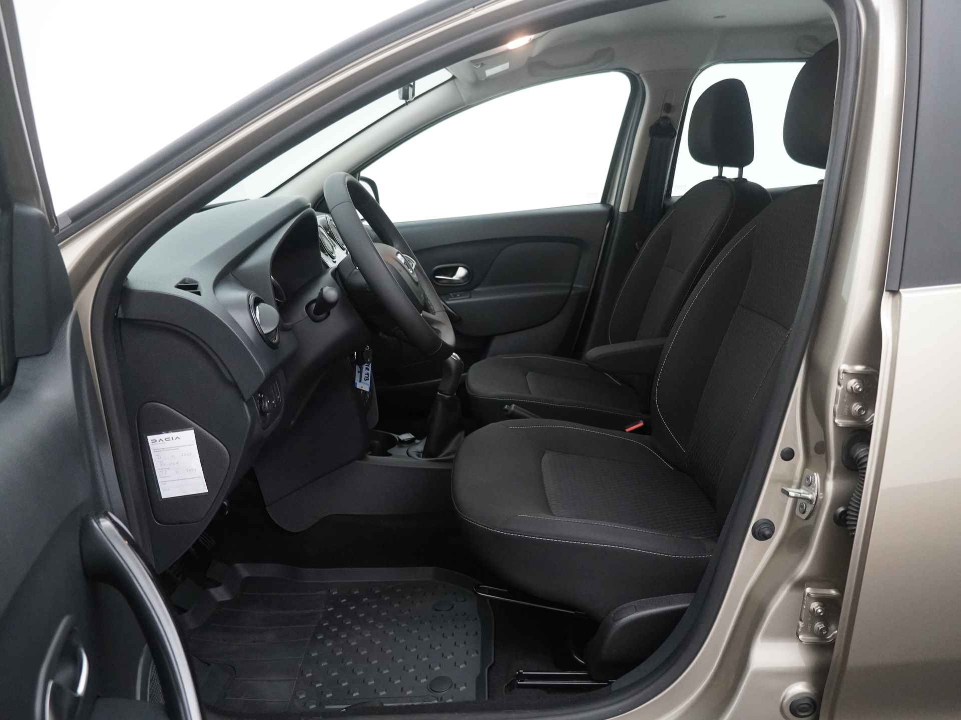 Dacia Sandero 0.9 TCe Laureate - Navigatie - DAB radio - Airconditioning - Parkeersensoren - 12 maanden BOVAG Garantie - 16/36
