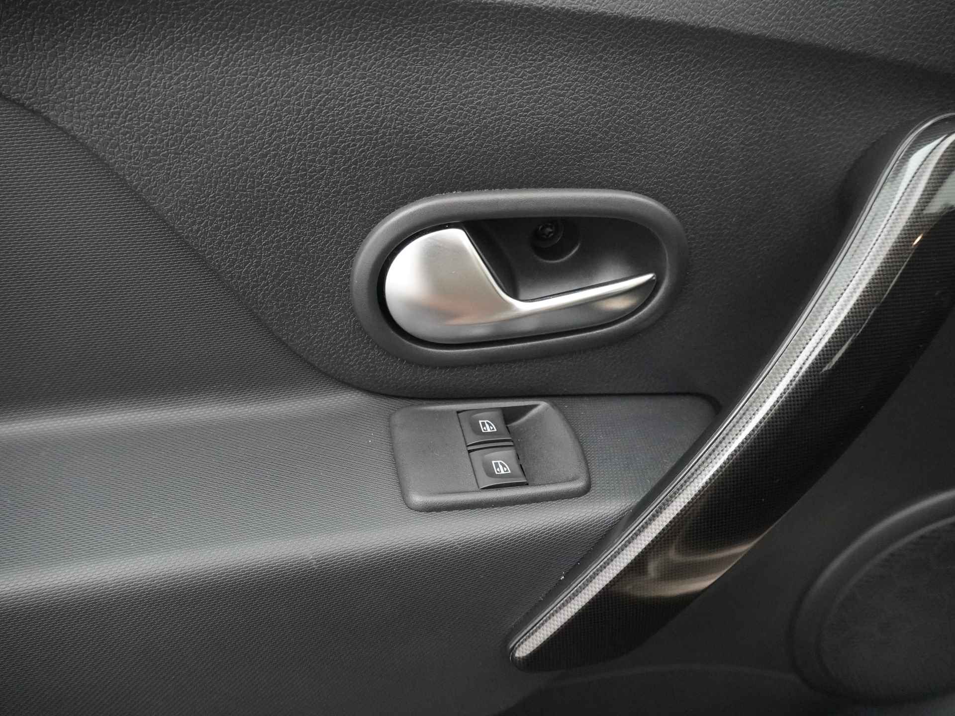 Dacia Sandero 0.9 TCe Laureate - Navigatie - DAB radio - Airconditioning - Parkeersensoren - 12 maanden BOVAG Garantie - 17/36