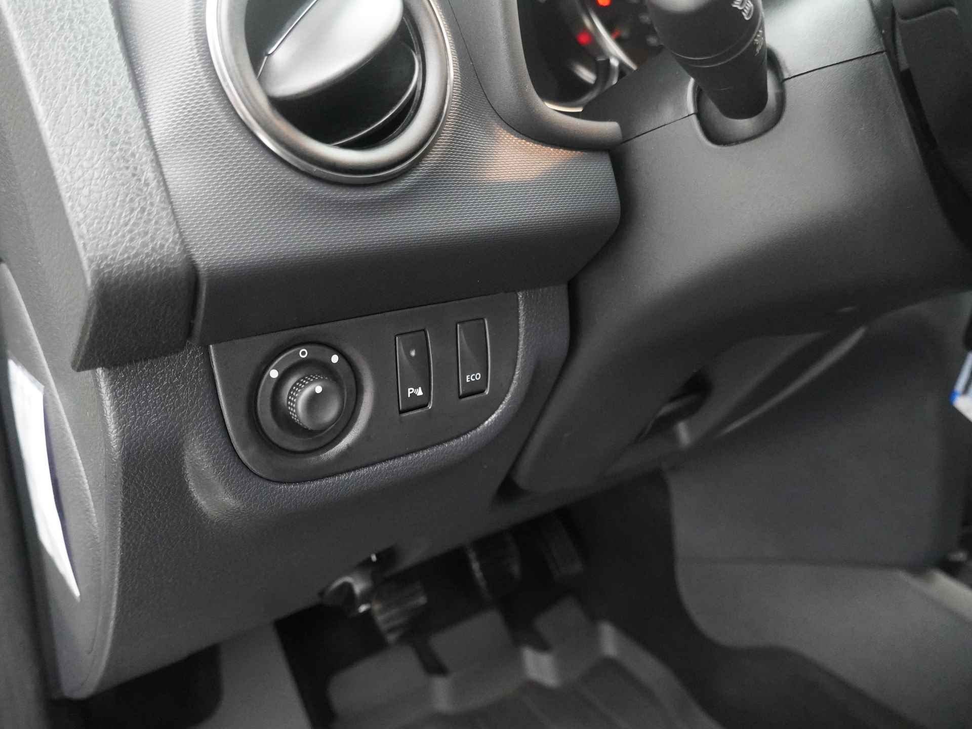 Dacia Sandero 0.9 TCe Laureate - Navigatie - DAB radio - Airconditioning - Parkeersensoren - 12 maanden BOVAG Garantie - 19/36