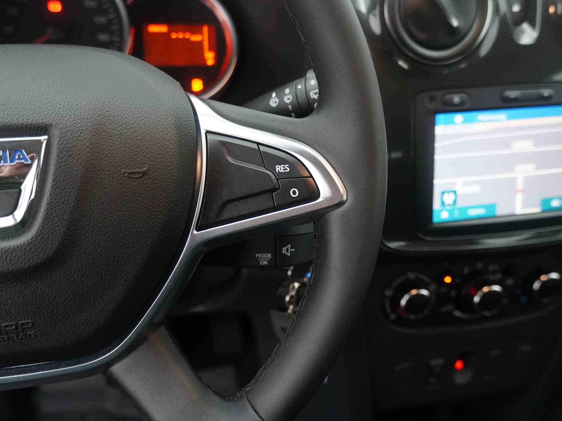 Dacia Sandero 0.9 TCe Laureate - Navigatie - DAB radio - Airconditioning - Parkeersensoren - 12 maanden BOVAG Garantie - 22/36