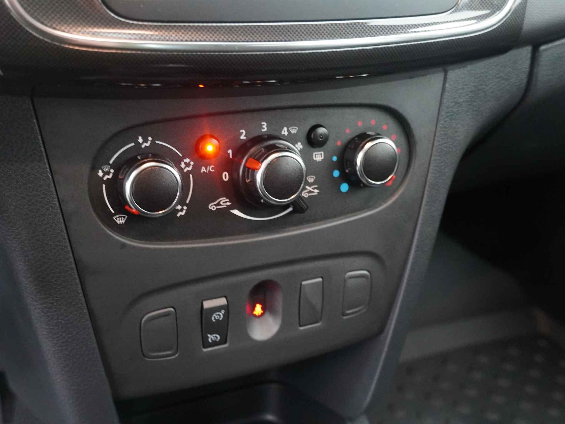 Dacia Sandero 0.9 TCe Laureate - Navigatie - DAB radio - Airconditioning - Parkeersensoren - 12 maanden BOVAG Garantie - 26/36