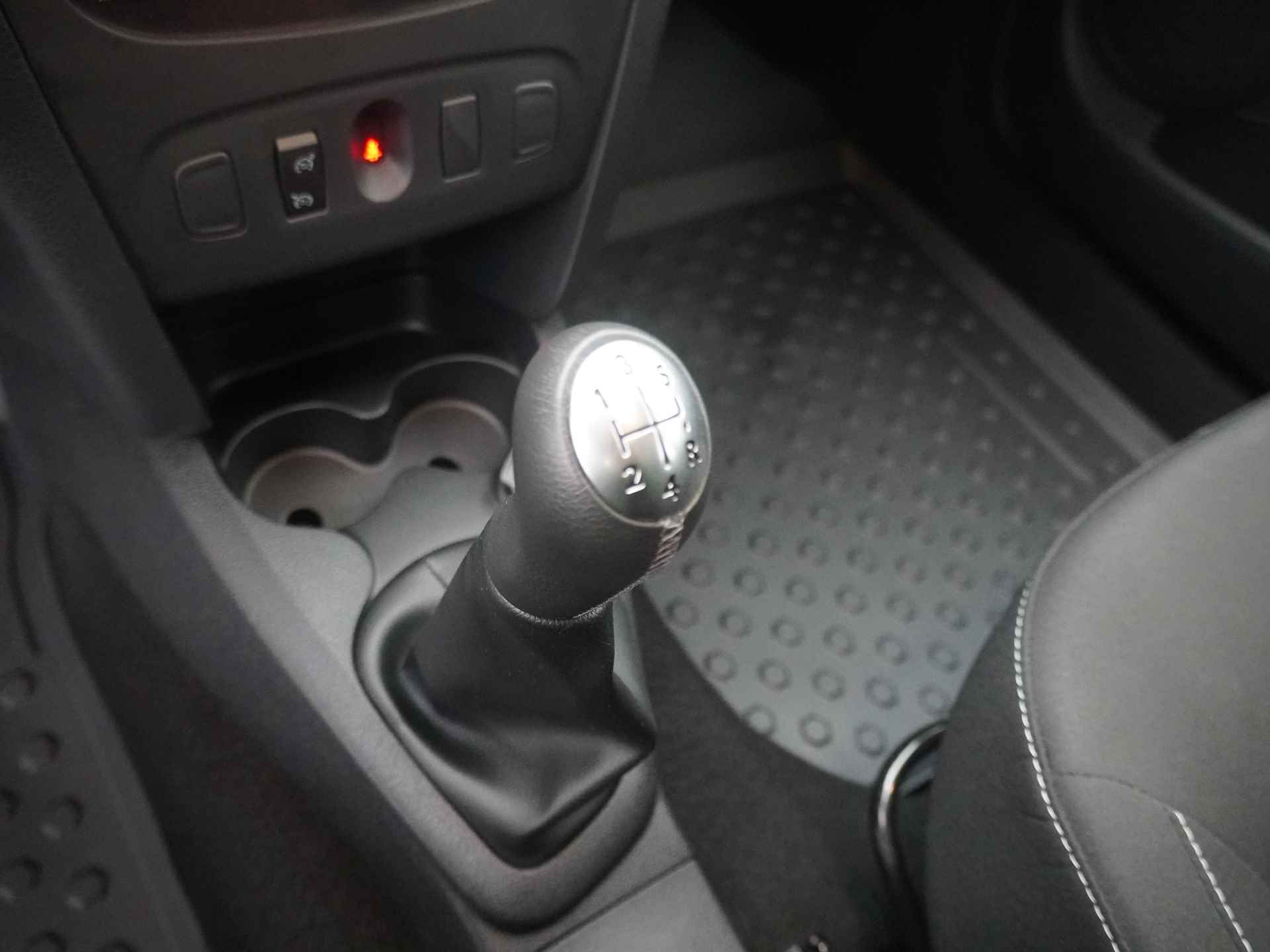 Dacia Sandero 0.9 TCe Laureate - Navigatie - DAB radio - Airconditioning - Parkeersensoren - 12 maanden BOVAG Garantie - 27/36