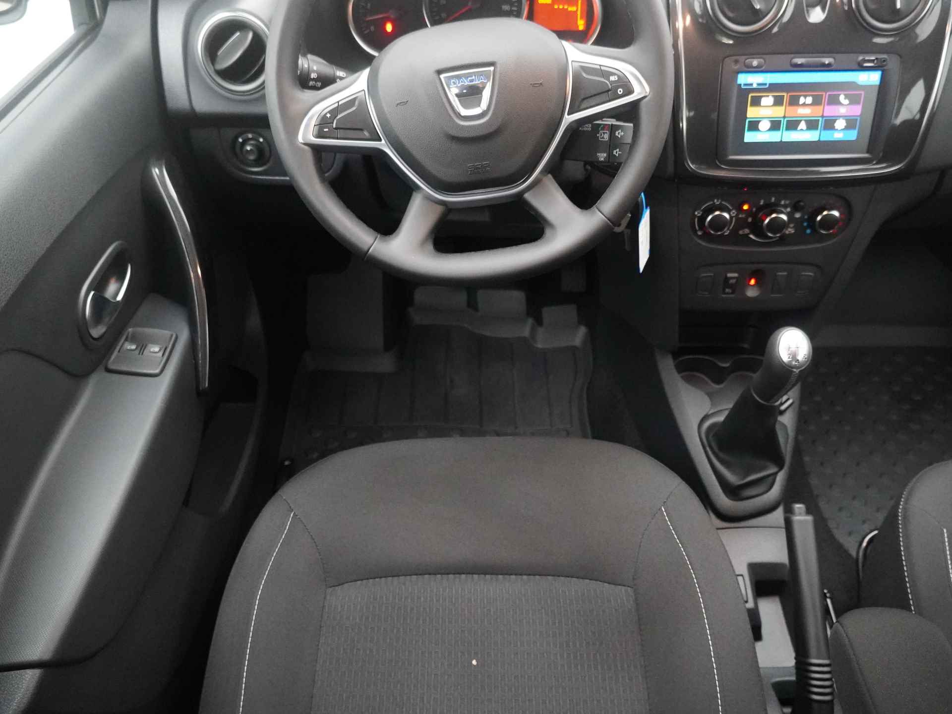 Dacia Sandero 0.9 TCe Laureate - Navigatie - DAB radio - Airconditioning - Parkeersensoren - 12 maanden BOVAG Garantie - 30/36