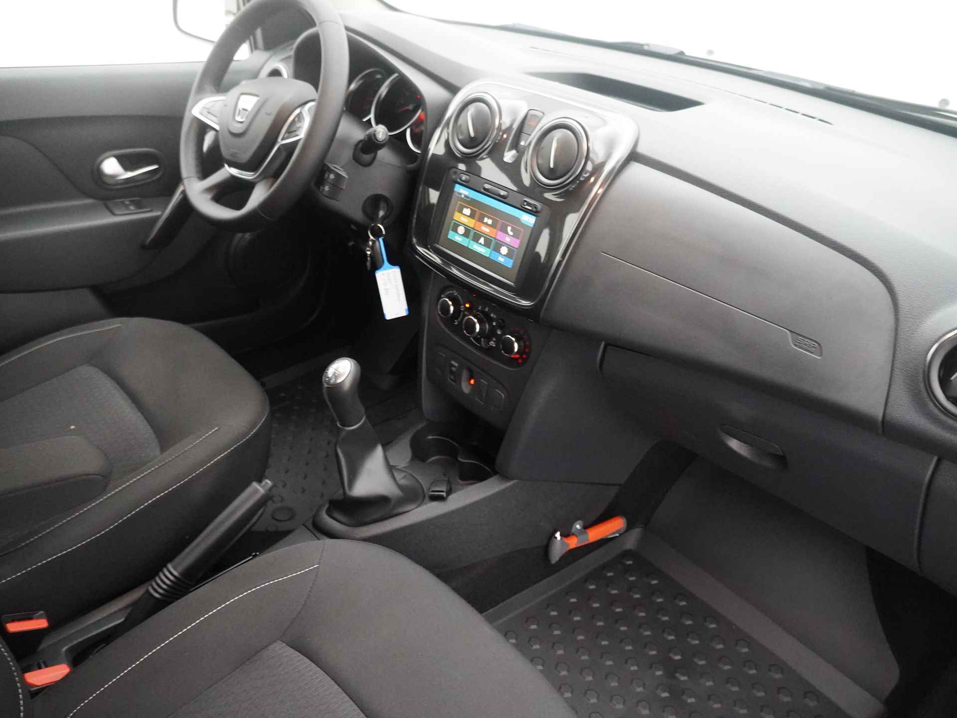 Dacia Sandero 0.9 TCe Laureate - Navigatie - DAB radio - Airconditioning - Parkeersensoren - 12 maanden BOVAG Garantie - 33/36
