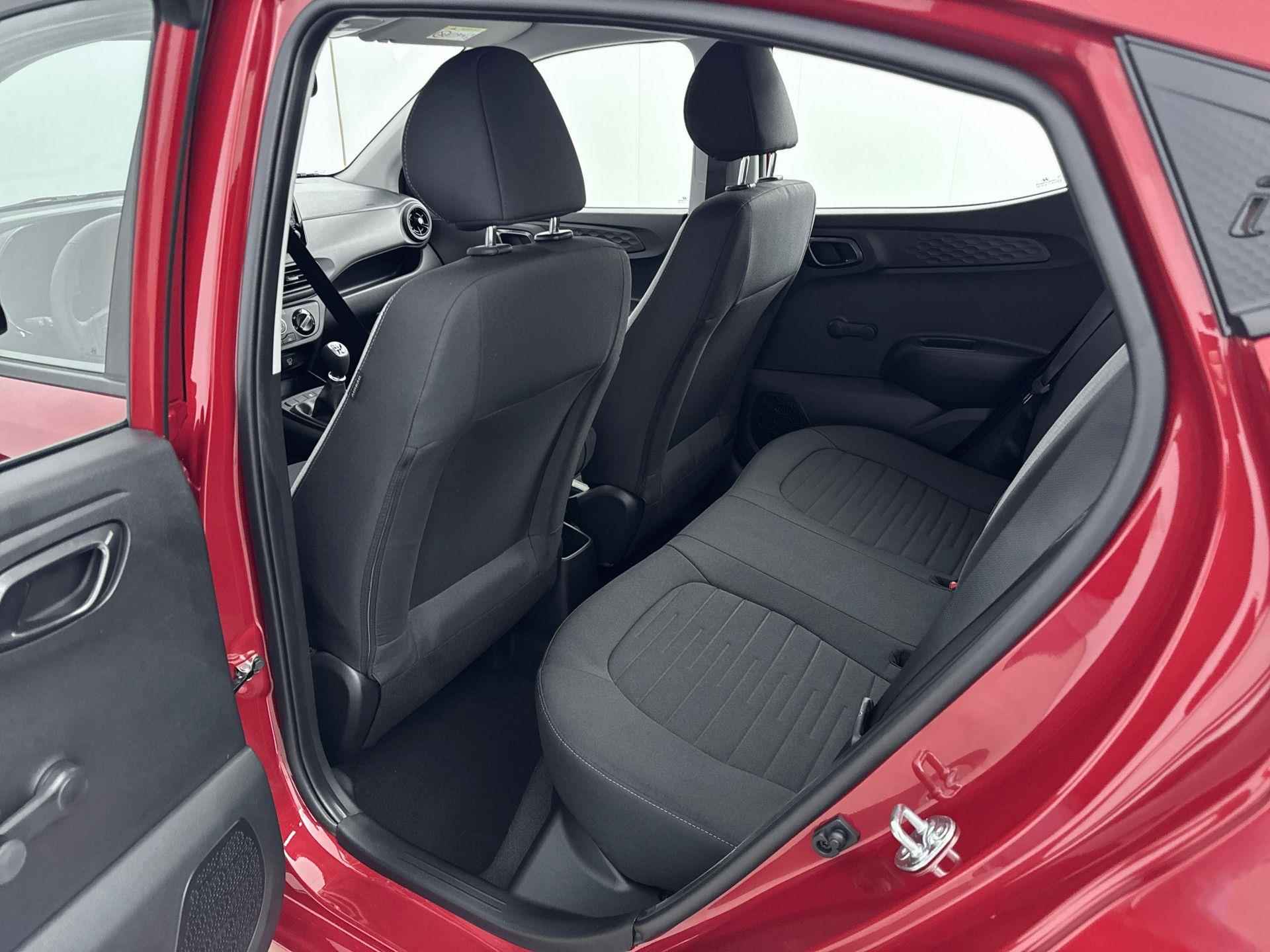 Hyundai i10 1.0 Comfort Smart | Incl. €1000,- Smart Bonus! | Navigatie | Camera | Apple Carplay | Cruise control | Airco | - 10/28