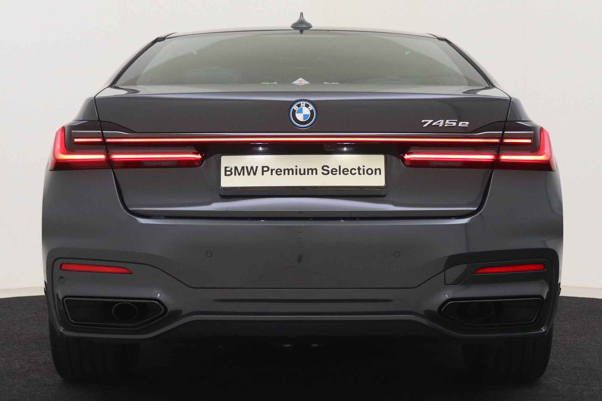 BMW 7 Serie 745e High Executive M Sport Automaat / Schuif-kanteldak / Laserlight / Active Steering / Parking Assistant Plus / Stoelventilatie / Soft Close / Gesture Control - 5/69