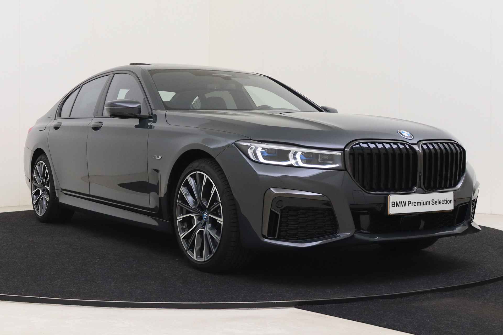 BMW 7 Serie 745e High Executive M Sport Automaat / Schuif-kanteldak / Laserlight / Active Steering / Parking Assistant Plus / Stoelventilatie / Soft Close / Gesture Control - 13/69