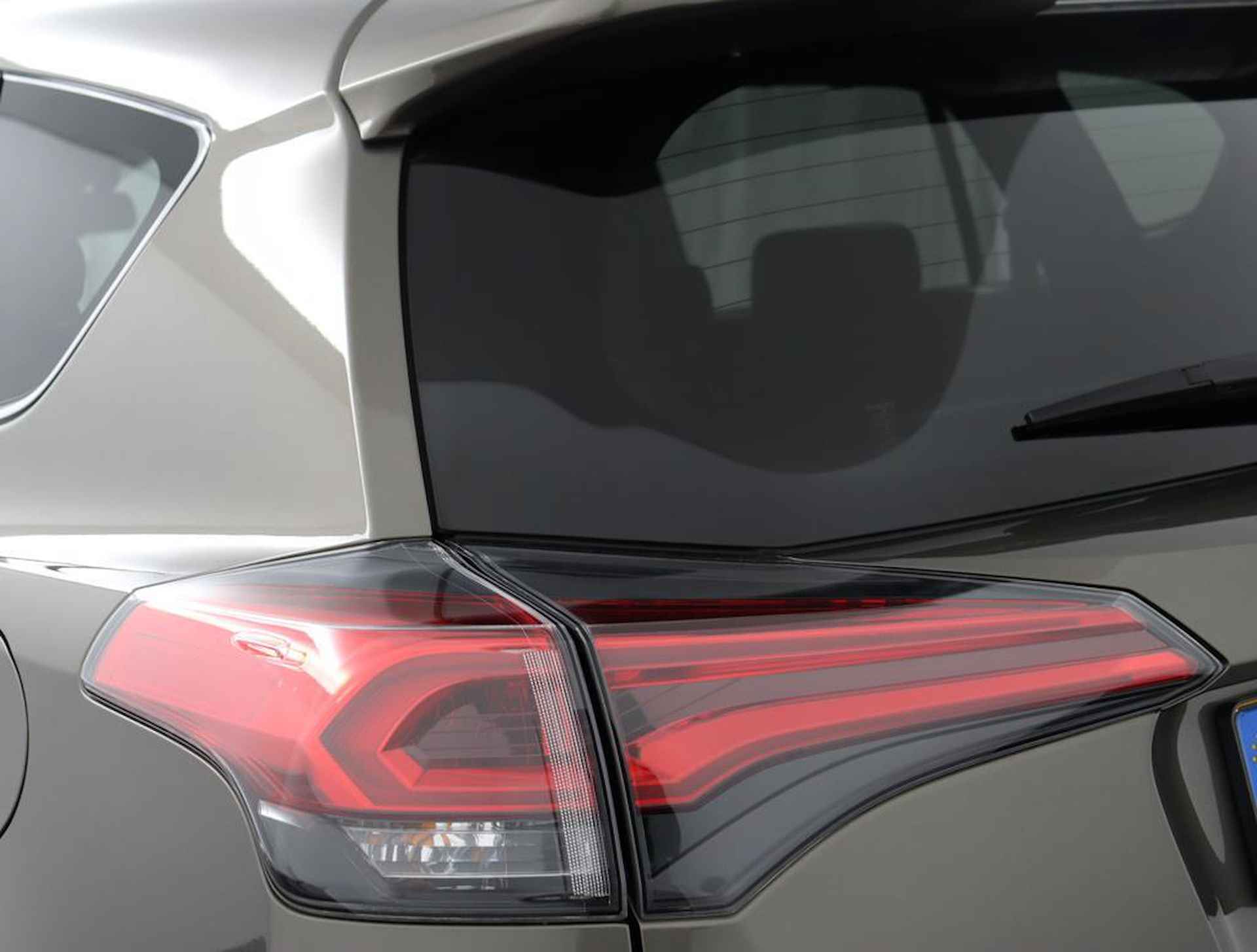 Toyota RAV4 2.5 Hybrid Style | Navigatie | Camera | Volledige historie | Trekhaak afneembaar | Parkeerhulp V+A | - 36/57