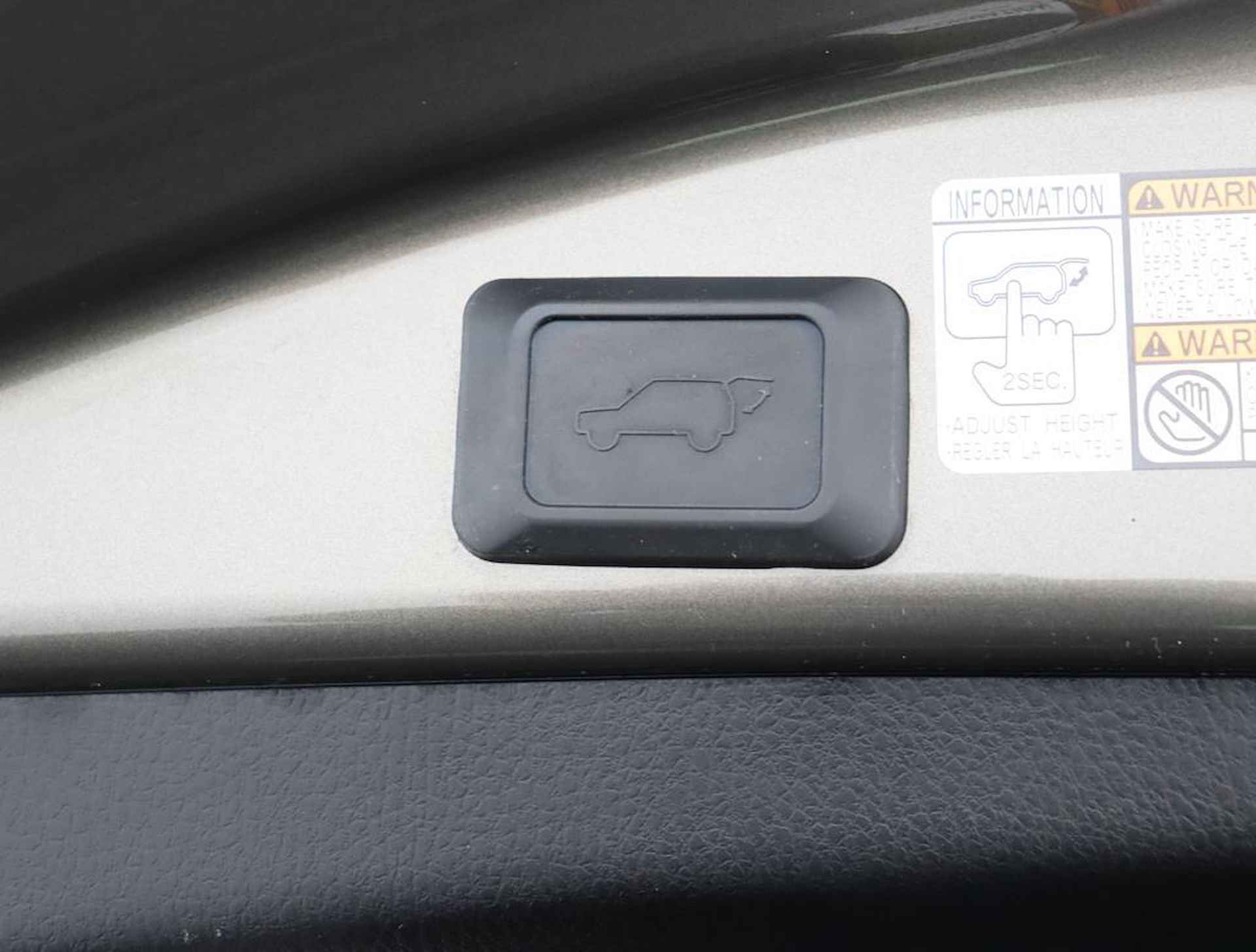 Toyota RAV4 2.5 Hybrid Style | Navigatie | Camera | Volledige historie | Trekhaak afneembaar | Parkeerhulp V+A | - 44/57