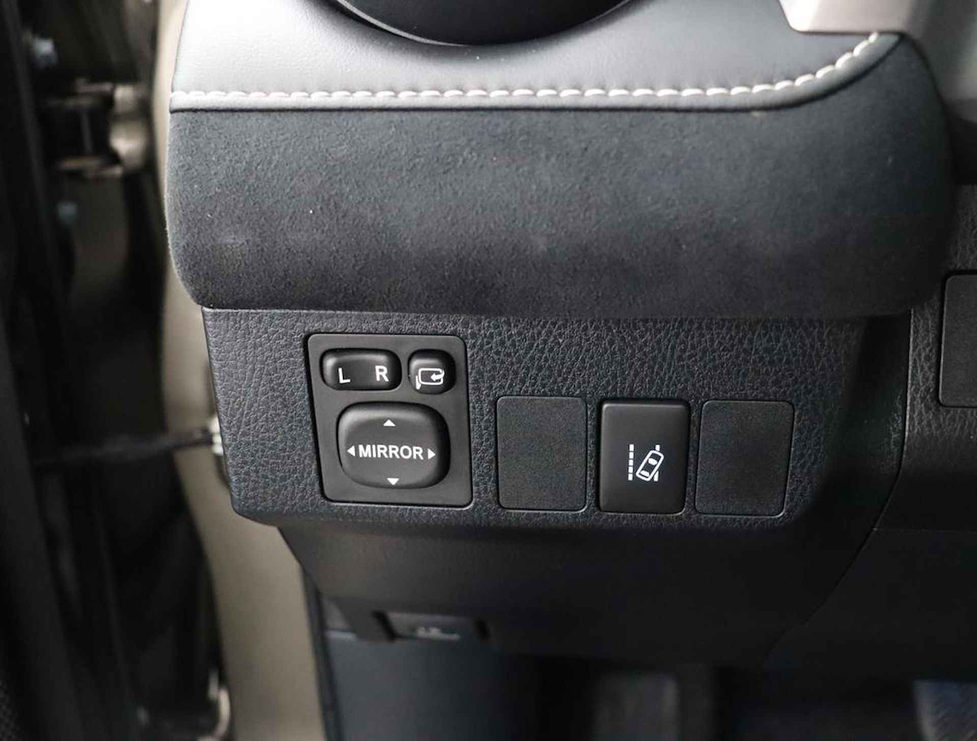 Toyota RAV4 2.5 Hybrid Style | Navigatie | Camera | Volledige historie | Trekhaak afneembaar | Parkeerhulp V+A | - 20/57