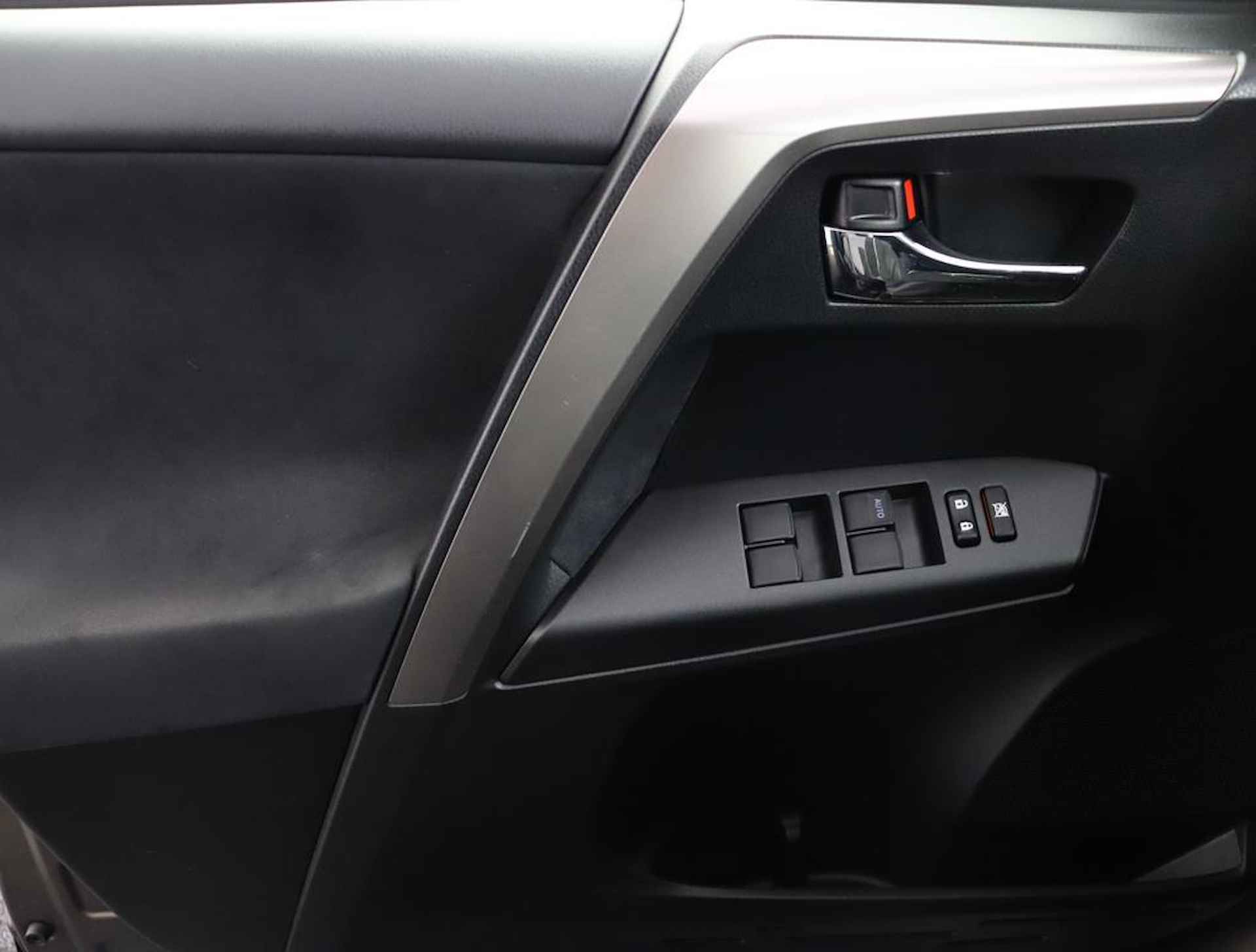 Toyota RAV4 2.5 Hybrid Style | Navigatie | Camera | Volledige historie | Trekhaak afneembaar | Parkeerhulp V+A | - 30/57