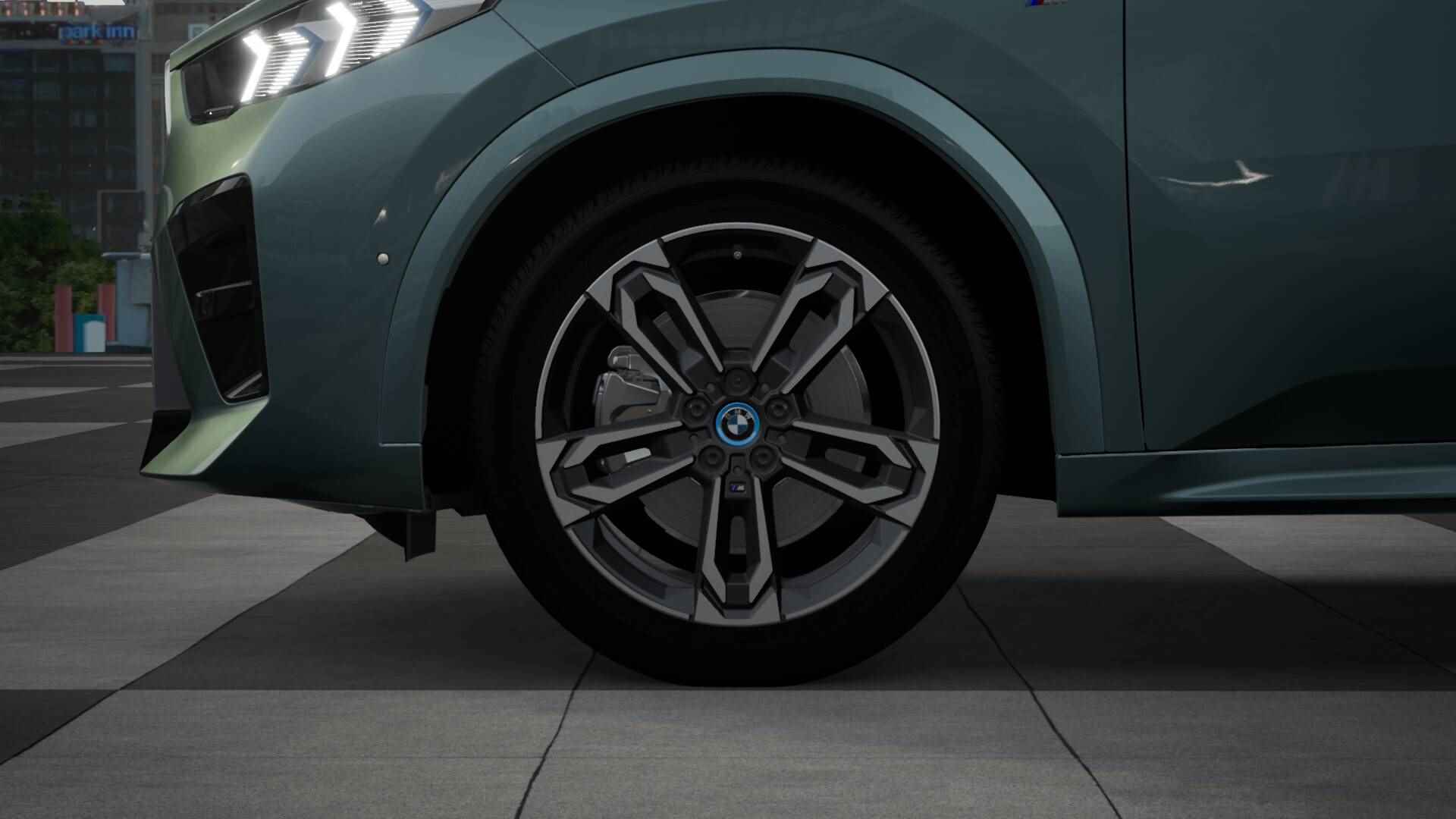 BMW iX2 xDrive30 High Executive M Sport 65kWh / Panoramadak / Sportstoelen / Parking Assistant Plus / Adaptief M Onderstel / Adaptieve LED / Comfort Access - 10/11