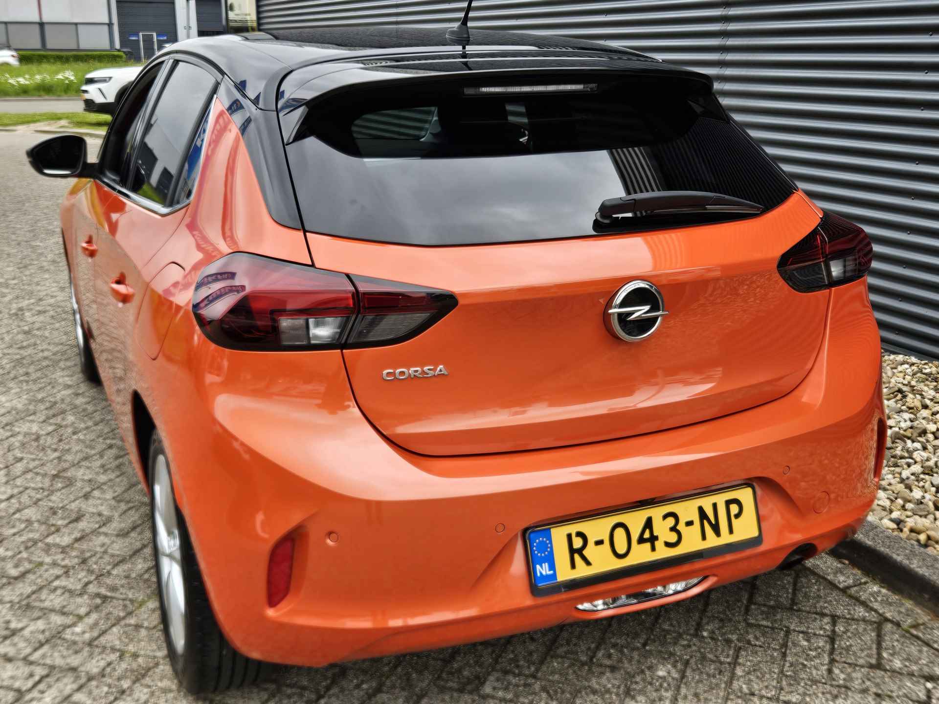 Opel Corsa 1.2 Edition Two Tone | Camera | Climate Control | Navigatie via Apple Carplay of Android Auto | Parkeersensoren voor en Achter !! | Stoelverwarming - 12/32