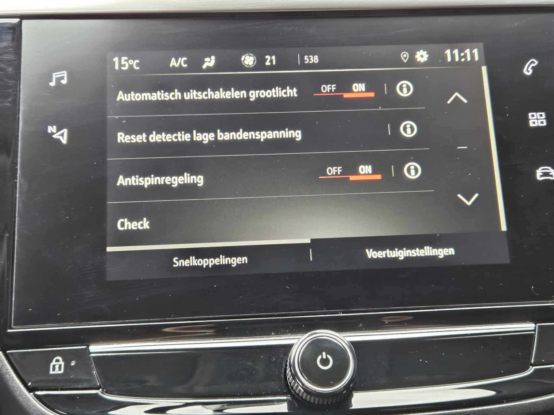 Opel Corsa 1.2 Edition Two Tone | Camera | Climate Control | Navigatie via Apple Carplay of Android Auto | Parkeersensoren voor en Achter !! | Stoelverwarming - 18/32