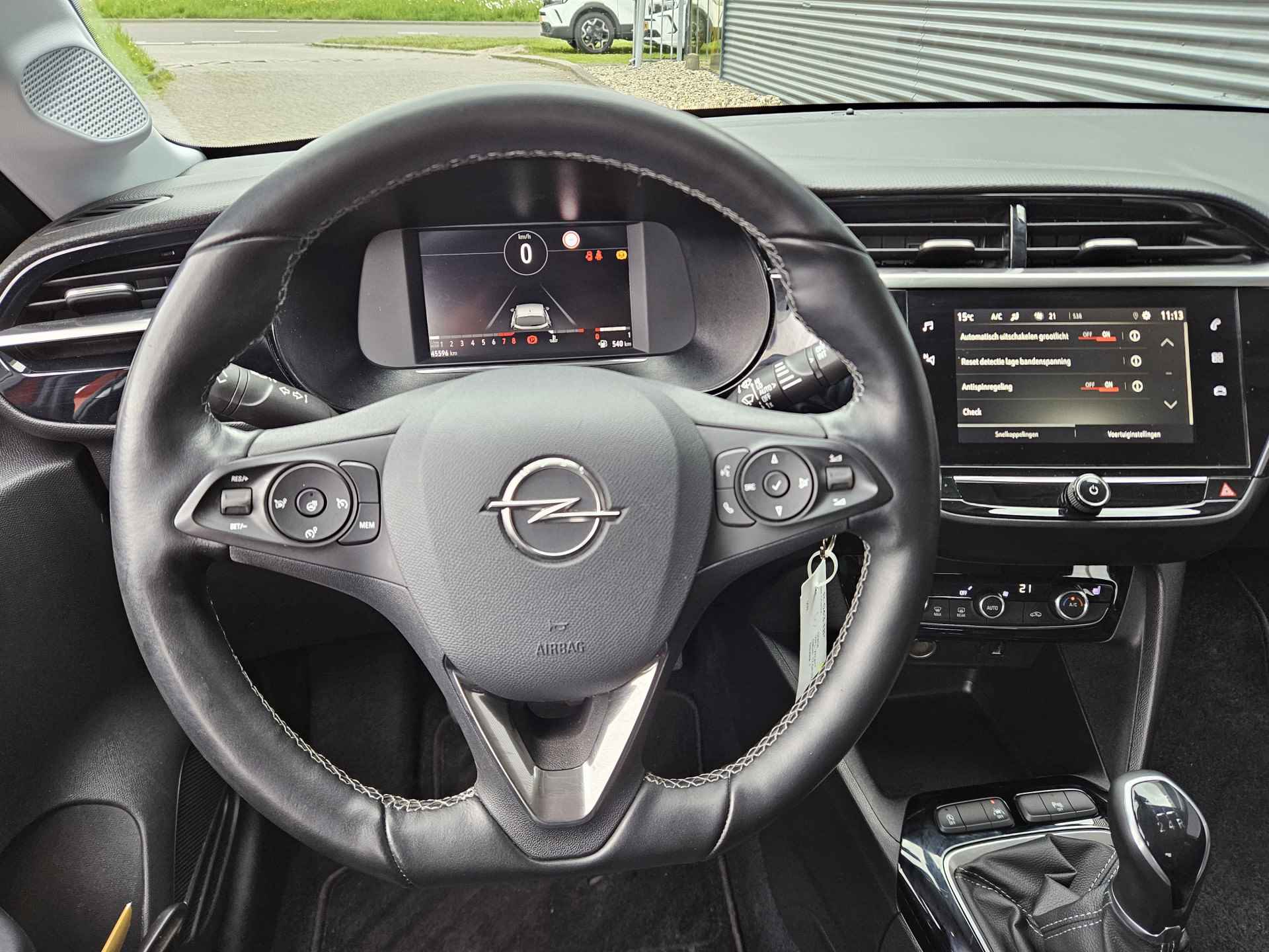 Opel Corsa 1.2 Edition Two Tone | Camera | Climate Control | Navigatie via Apple Carplay of Android Auto | Parkeersensoren voor en Achter !! | Stoelverwarming - 25/32